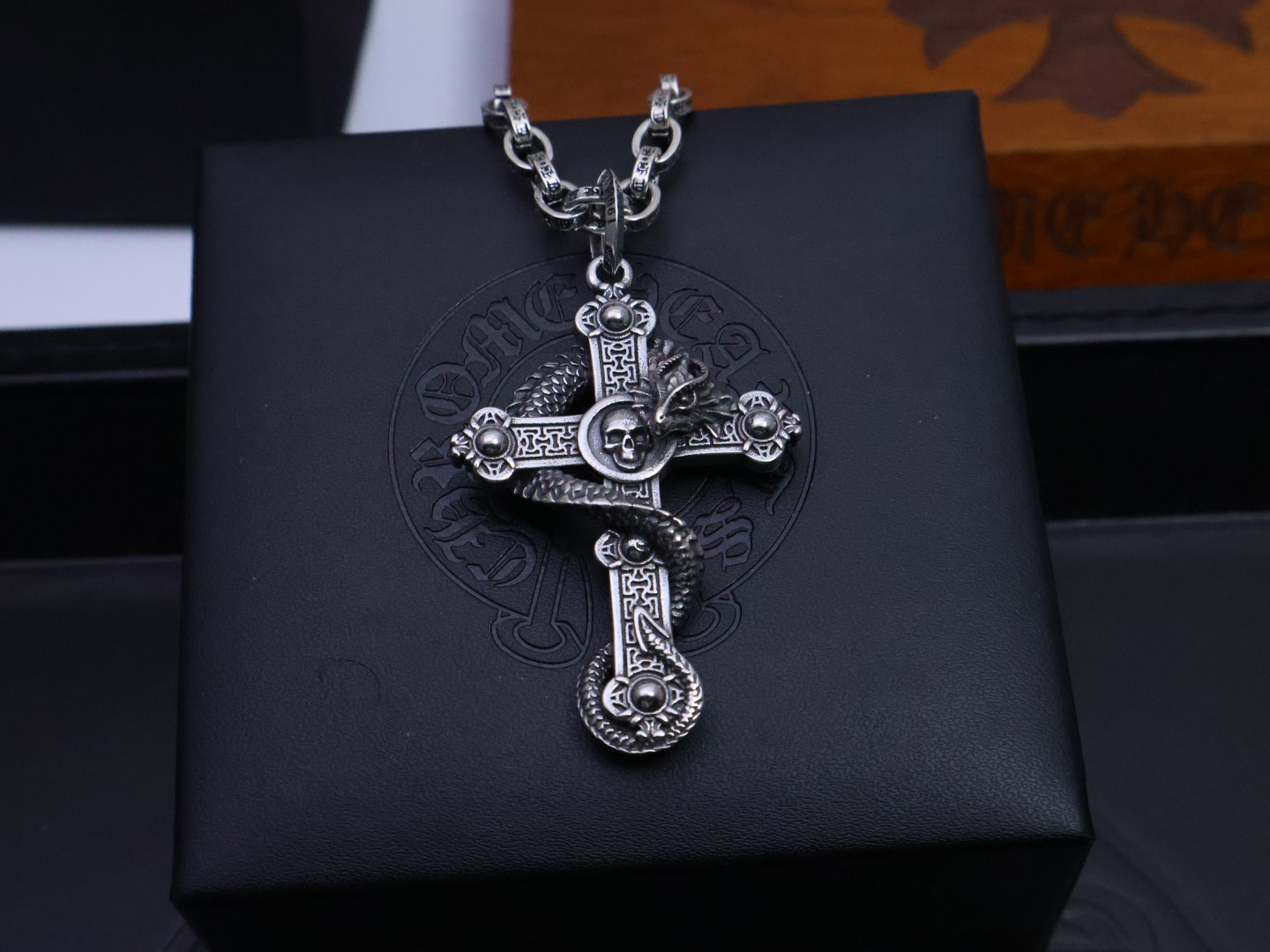✞𝐂𝐡𝐫𝐨𝐦𝐞 𝐡𝐞𝐚𝐫𝐭𝐬 克罗心项链𝐄 ✞ 
暗金蛇语枷锁  🔥［蛇年觉醒］🔥  
⚜️ 原厂蚀刻字