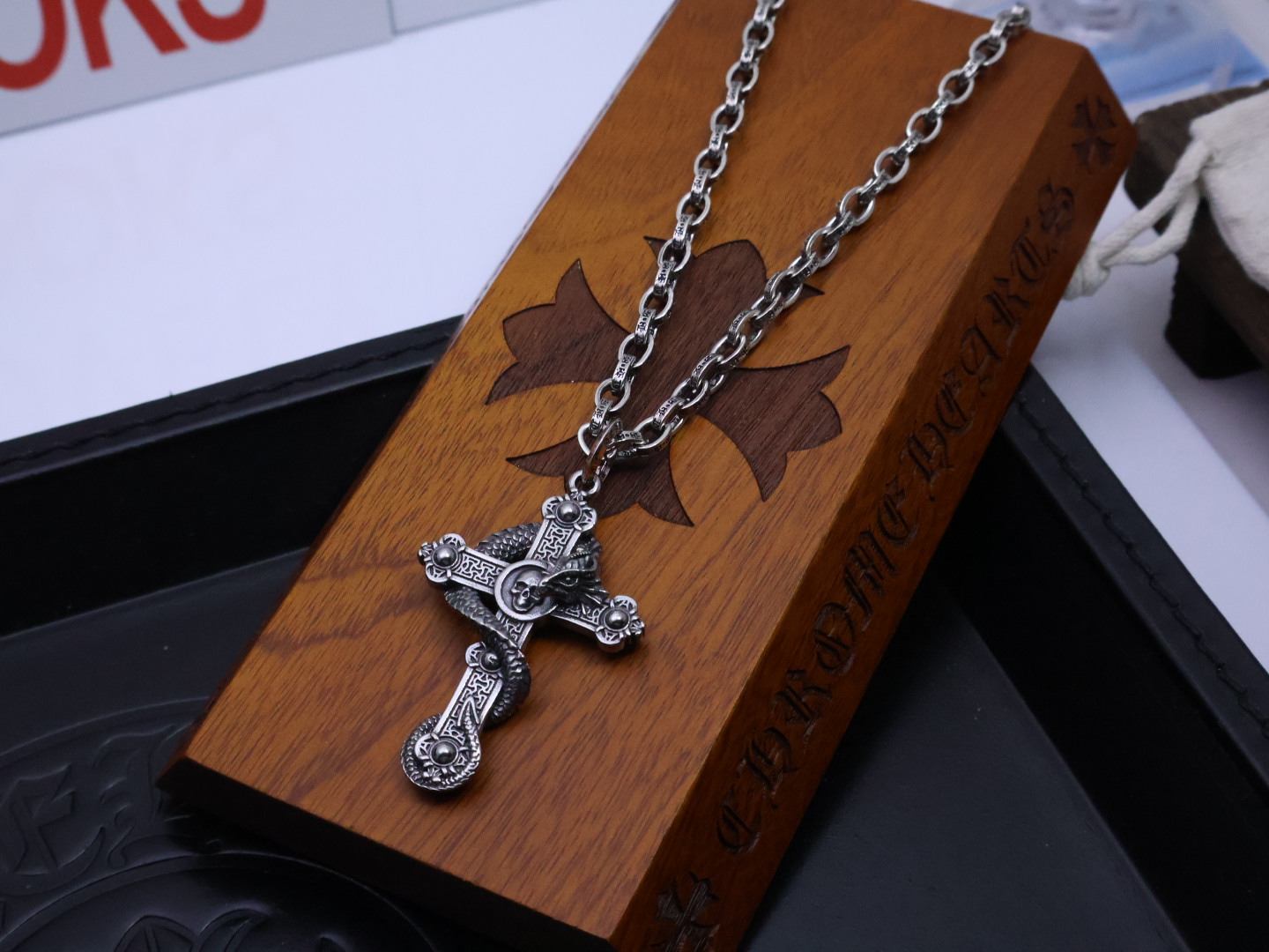 ✞𝐂𝐡𝐫𝐨𝐦𝐞 𝐡𝐞𝐚𝐫𝐭𝐬 克罗心项链𝐄 ✞ 
暗金蛇语枷锁  🔥［蛇年觉醒］🔥  
⚜️ 原厂蚀刻字