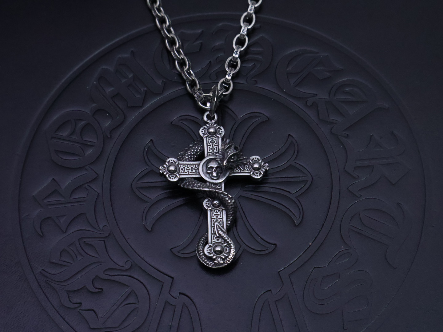 ✞𝐂𝐡𝐫𝐨𝐦𝐞 𝐡𝐞𝐚𝐫𝐭𝐬 克罗心项链𝐄 ✞ 
暗金蛇语枷锁  🔥［蛇年觉醒］🔥  
⚜️ 原厂蚀刻字