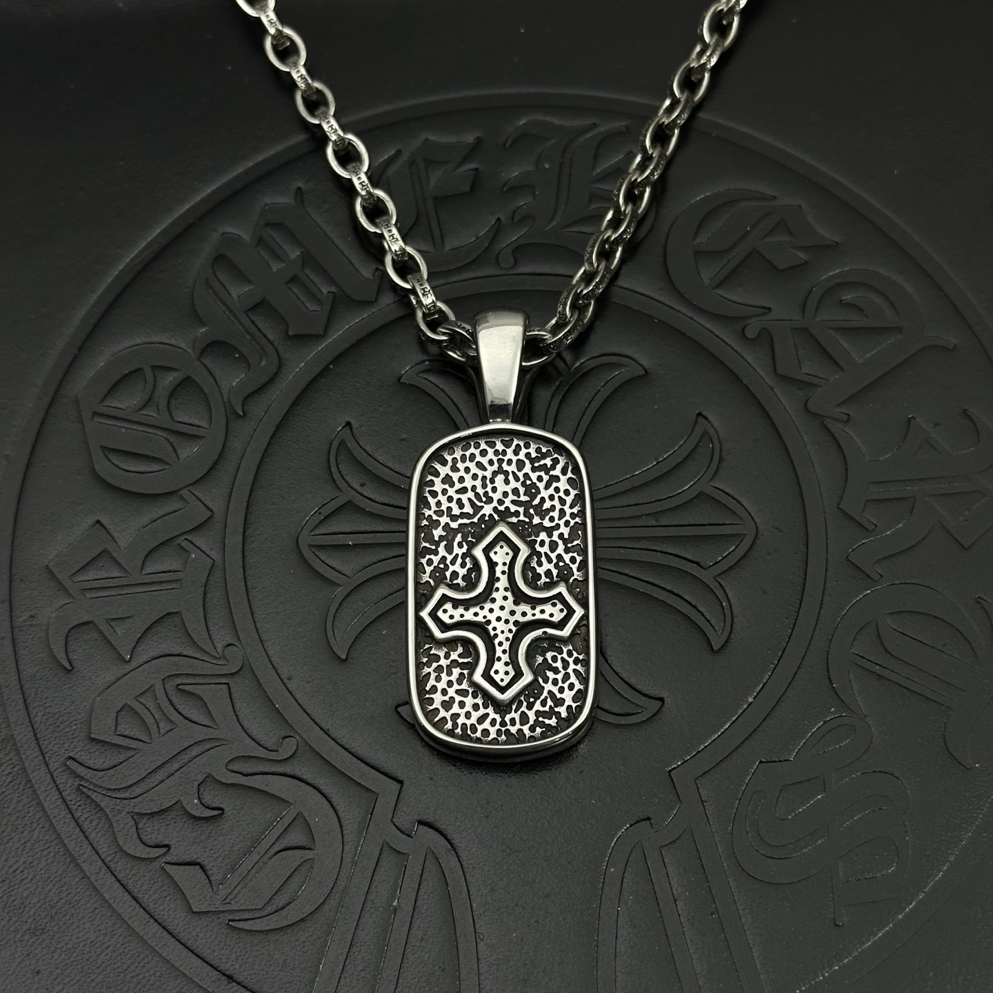 NO:111023,Comment [New Products on Shelves] Croxin Letter Chain Dark [Letter Riot] Original etched letter chain | pure hand-engraved secret words of doomsday Gothic diamond-inlaid cross embellishment | tearing mediocre rebellion Bible Thai silver gilt entangled | Aesthetics of soul shackles shaking between neck Dark couple code | Unlocking taboo order on clavicle ▌1:1 bloodline replica | bloodbathing of inferior currency on the market ▌ No crazy no push | Croxin necklace The ultimate seal of the rebellion contract Limited time 24 hours | Pagan believers' doomsday assembly 