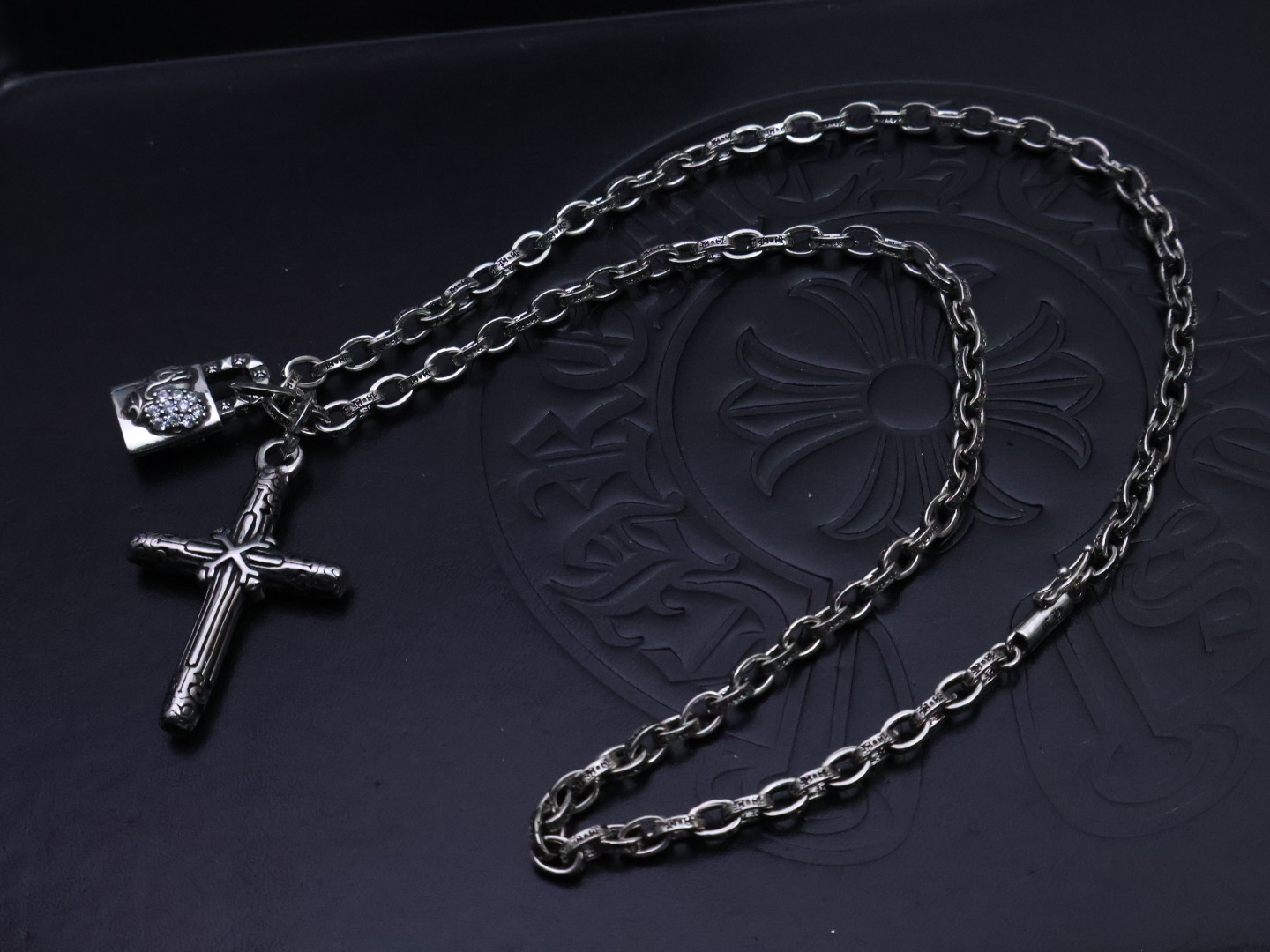 Chrome Hearts Collar con Colgantes de Cruz y Candado con Circonitas 4 i1740618189702 3342 0 2