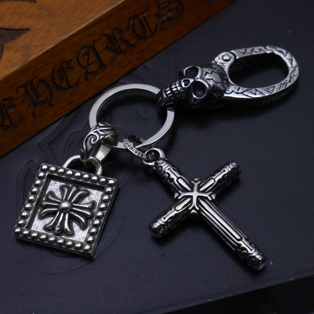 𝐂𝐡𝐫𝐨𝐦𝐞 𝐡𝐞𝐚𝐫𝐭［2025🎁潮流推荐］克罗心钥匙扣挂件🔑裤👖包💼挂件 做工、质感一流.小细节提升