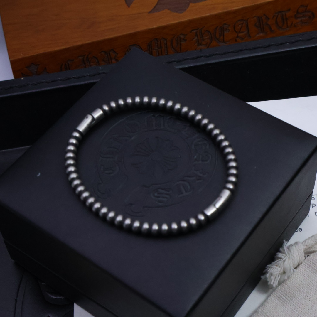 NO:106043,Crown [Dark Silver Fission] Crowxin Open Bracelet Doom Aesthetic Critical Strike: Cliff-style crushing | Lava casting | Wrist opening and closing is Gothic violence switch Cross ate mark biting | Scout flower dark pattern spiral strangulation | 360° thorn fission three-dimensional carving There is a hidden doomsday mechanism at the opening | Gray oxygen battle damage coating | Each oxidation crack is a brief history of the time of the rebels. The spacing between rivets is accurate to 0.01 | pore-level replica counter sand surface texture, wear out   silver suppression feeling | arc is secretly in line with ergonomics, the more you wear it, the more you lock the soul. The double bracelet opens and closes to complete the underground lover's ceremony. The factory cuts the meridians and releases the shipment | Darkness ultimate Can't be worn out?  Full refund of the melt casting   mental loss fee!  #Silver Guillotine #Gothic Mechanical Aesthetics #Cross Doom Code #Declare war when you speak, don't wear it | Don't be crazy and don't sell | Countdown to the nucleus of the wrist bone | Loaded, jewelry quality, chrome hearts, bracelet19860909批［暗银裂变］ 克罗心开手镯 末日美学暴击  :断崖式碾压｜熔岩浇铸｜腕间张合即是哥特式暴力开关  十字架噬痕咬合｜童军花暗纹螺旋绞杀｜360°荆棘裂变立体雕纹  开口处暗藏末日机关｜灰氧战损镀层｜每道氧化裂痕都是反叛者时间简史  铆钉间距精确到0.01｜毛孔级复刻专柜砂面肌理 戴出 银器镇压感  ｜弧度暗合人体工学 越戴越锁死灵魂  双镯开合间完成地下恋人的契仪式  工厂自断经脉放货件｜暗黑系终极  戴不出？熔铸退全款 精神损失费！ #银器断头台 #哥特机械美学 #克罗心末日代码 #开口即宣战  不疯不戴｜不狂不卖｜腕骨核爆倒计时｜已上膛,饰品精品,chrome hearts,bracelet,Jewelry