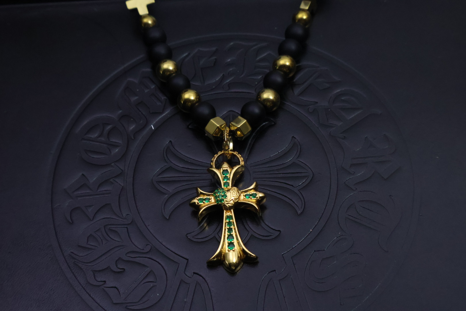 NO:114272,Criticize trend experts and close their eyes!  Crowsin hot black beaded necklace, handmade cross pendant is super eye-catching, retro hip-hop punk style is full, suitable for sweater chain, fashionable and versatile, easy to unlock diverse styles., jewelry boutique, chrome hearts, sweaters, necklace19860909批潮流达人闭眼入！克罗心热爆黑色串珠项链,手工十字架吊坠超吸睛,复古嘻哈朋克风拉满,适配毛衣链,时尚百搭,轻松解锁多样风格.,饰品精品,chrome hearts,sweaters,necklace,Jewelry