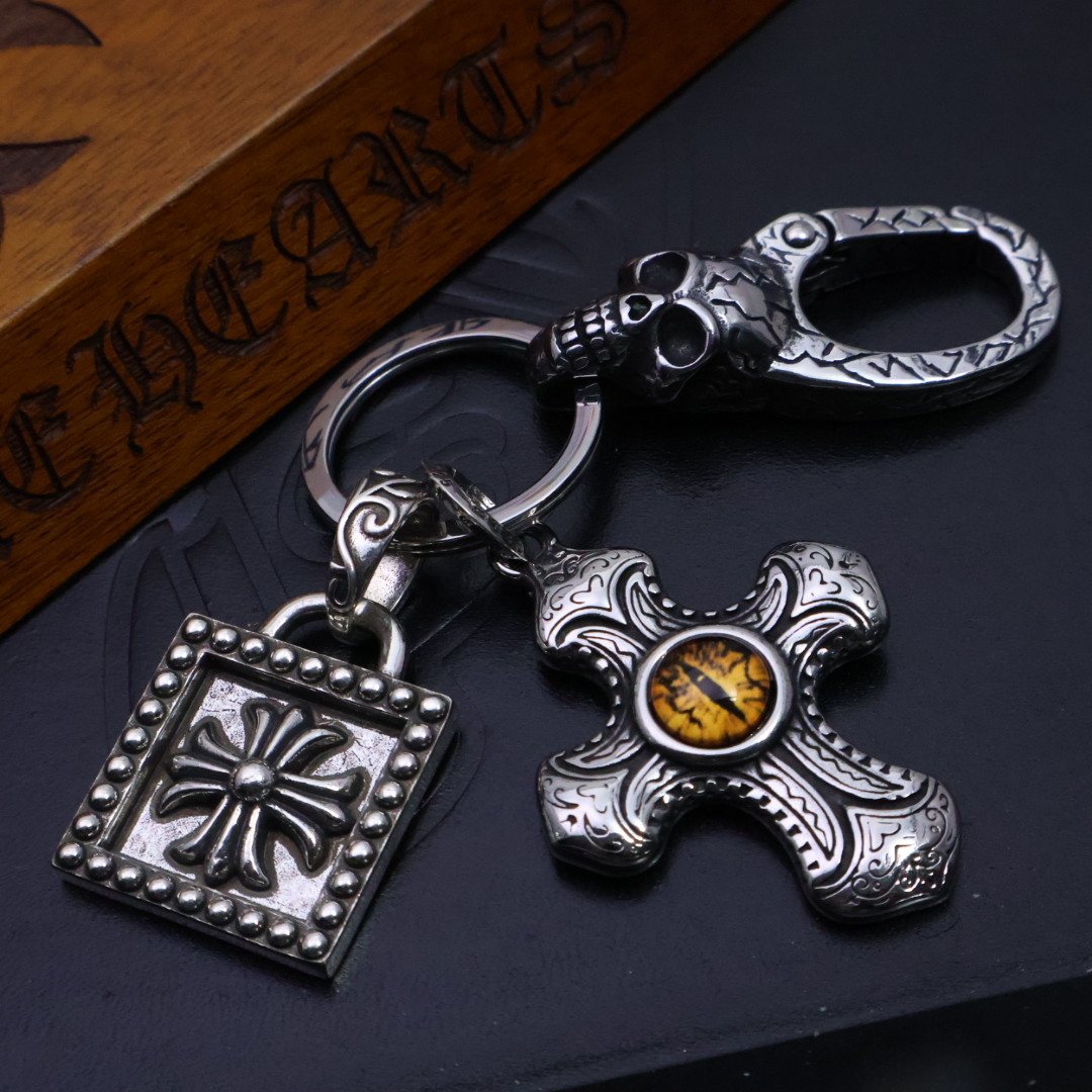𝐂𝐡𝐫𝐨𝐦𝐞 𝐡𝐞𝐚𝐫𝐭克罗心钥匙扣挂件🔑裤👖包💼挂件 做工、质感一流.小细节提升本身整体品味， 搭配起