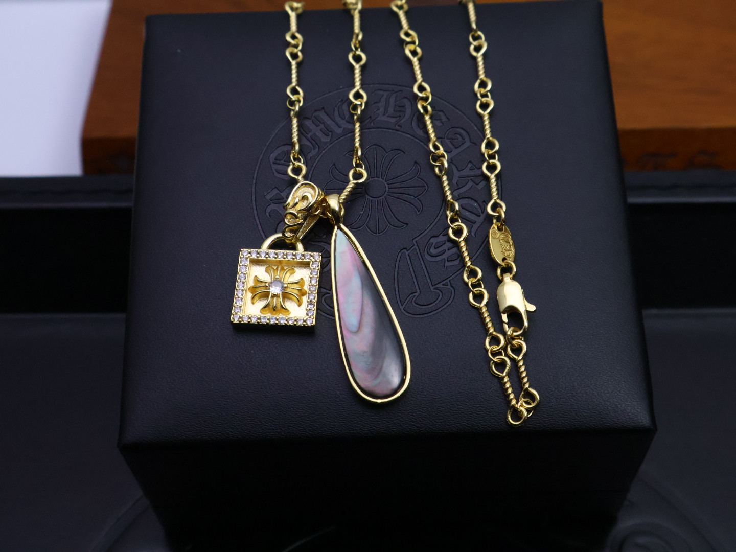 ［新品上架］𝐂𝐡𝐫𝐨𝐦𝐞 𝐡𝐞𝐚𝐫𝐭𝐬 克罗心克罗心新品项链震撼登场！明星同款实锤，戴上它瞬间气场全开。