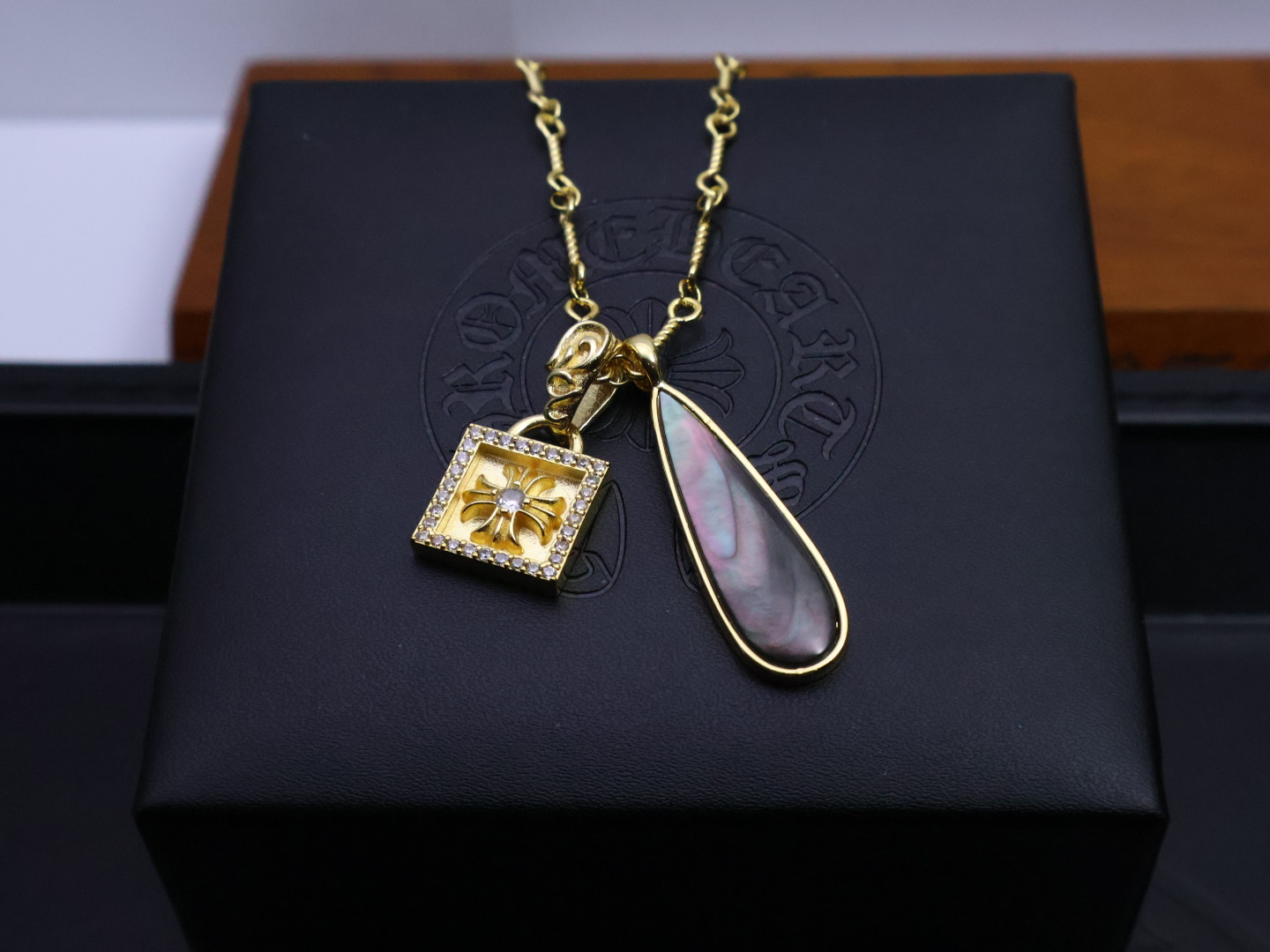 ［新品上架］𝐂𝐡𝐫𝐨𝐦𝐞 𝐡𝐞𝐚𝐫𝐭𝐬 克罗心克罗心新品项链震撼登场！明星同款实锤，戴上它瞬间气场全开。