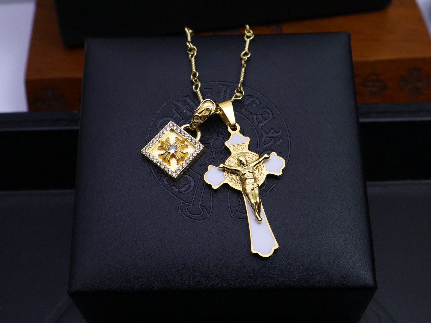 𝐂𝐡𝐫𝐨𝐦𝐞 𝐡𝐞𝐚𝐫𝐭𝐬 克罗心克罗心新品项链震撼登场！明星同款实锤，戴上它瞬间气场全开。这次工艺全面