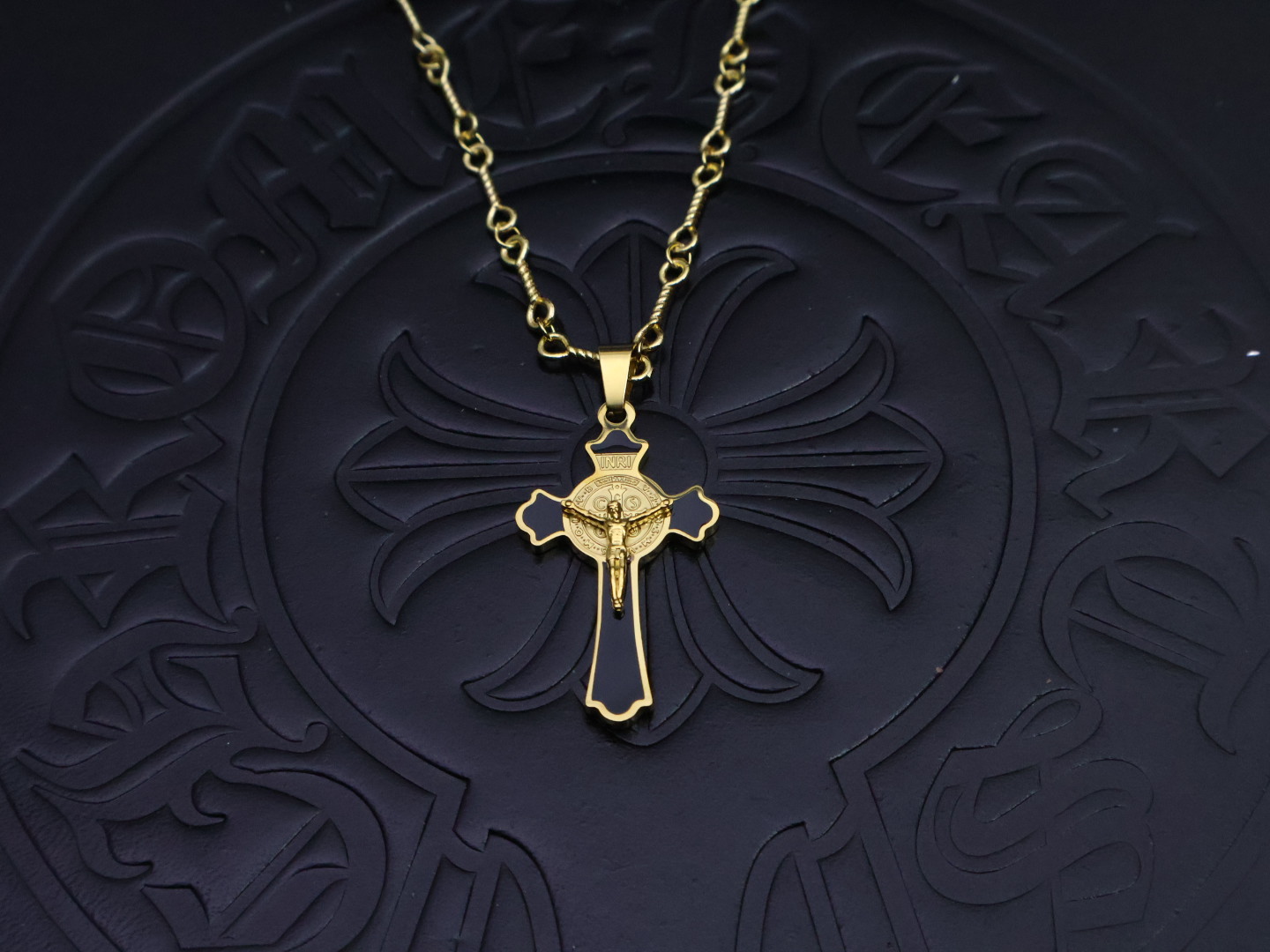 NO:112770,Approval [New Products are on the Shelves] Croxin Croxin's new necklace is on the stage!  The same model as the star, and the aura is instantly opened when you wear it. This time the craftsmanship is fully upgraded, with 1:1 versions of details, and the old treatment is a magical restoration, completely drawing a line with ordinary people on the market. It has always been on the hot selling list, and it is a great match for the trendy clothing, and it is done!  , jewelry boutique, chrome hearts, necklace19860909批［新品上架］ 克罗心克罗心新品项链震撼登场！明星同款实锤,戴上它瞬间气场全开.这次工艺全面升级,细节1:1对版,做旧处理更是神还原,和市面亮面普通货彻底划清界限.一直稳居热卖榜,搭潮服一绝,冲就完事儿！,饰品精品,chrome hearts,necklace,Jewelry