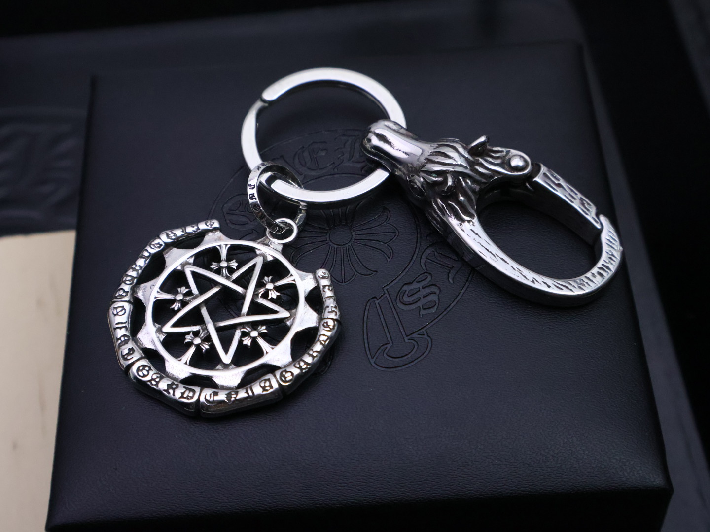 ［2025礼物推荐🎁］𝐂𝐡𝐫𝐨𝐦𝐞 𝐡𝐞𝐚𝐫𝐭𝐬 克罗心项链麻花链手工制作工艺✝️黄金色经典卖爆的项链，
