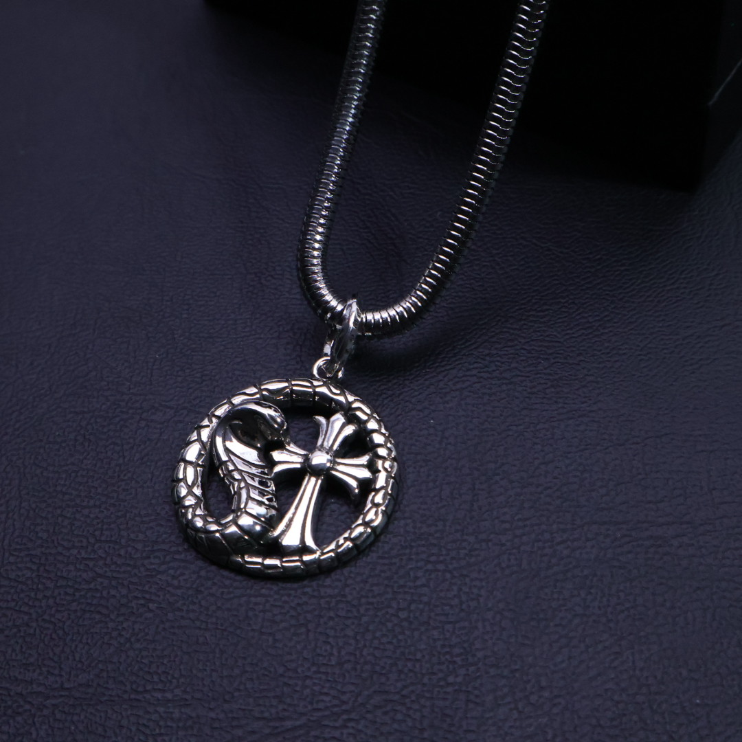 ［新品上架］𝐂𝐡𝐫𝐨𝐦𝐞 𝐡𝐞𝐚𝐫𝐭𝐬 克罗心项链，蛇吊坠蛇转钱坤🐍🆕造型不同的花纹设计风格 呈现出与众