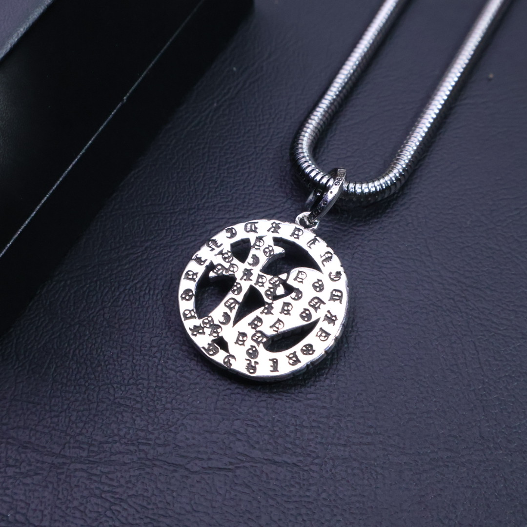 ［新品上架］𝐂𝐡𝐫𝐨𝐦𝐞 𝐡𝐞𝐚𝐫𝐭𝐬 克罗心项链，蛇吊坠蛇转钱坤🐍🆕造型不同的花纹设计风格 呈现出与众