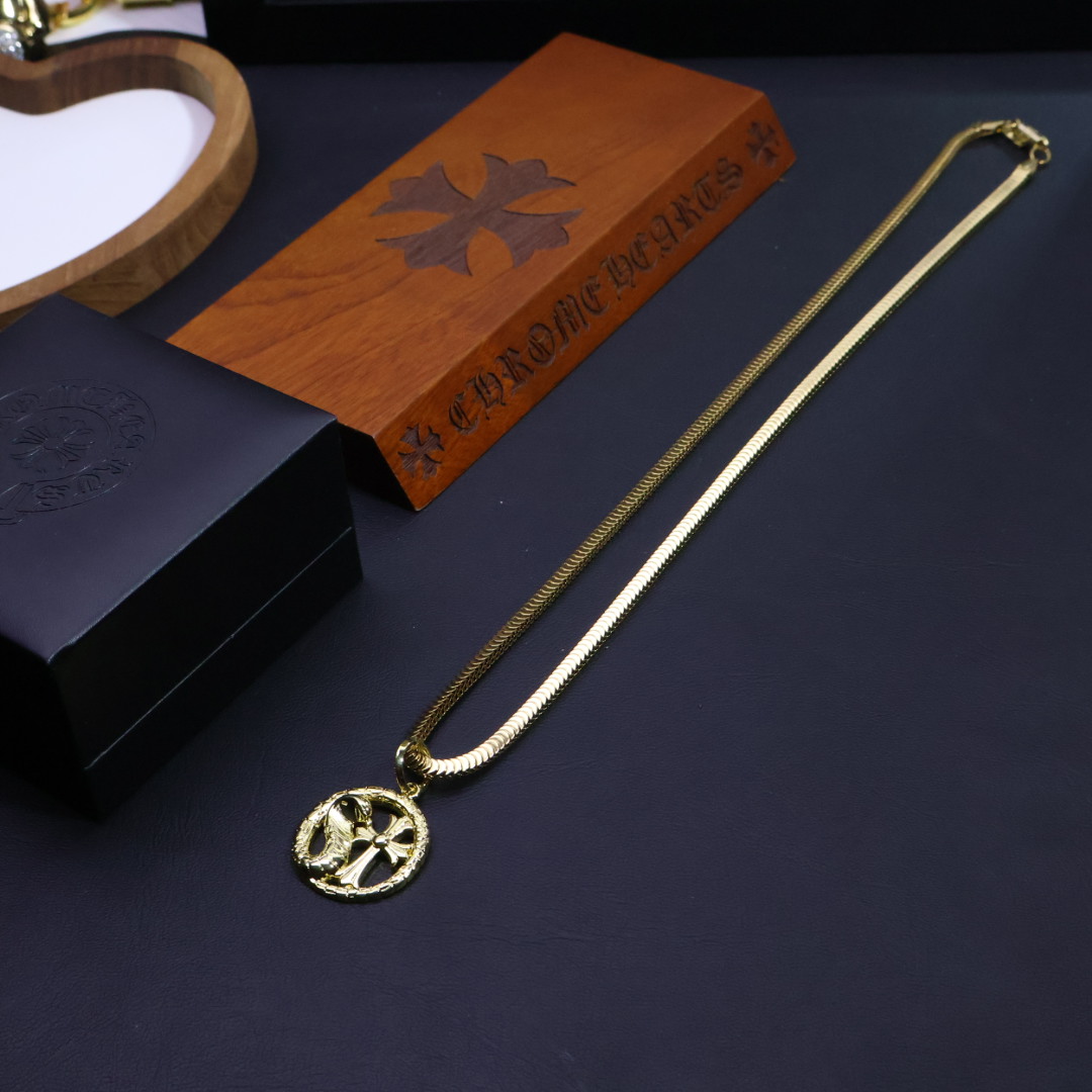 ［新品上架］𝐂𝐡𝐫𝐨𝐦𝐞 𝐡𝐞𝐚𝐫𝐭𝐬 克罗心项链，蛇吊坠蛇转钱坤🐍🆕造型不同的花纹设计风格 呈现出与众
