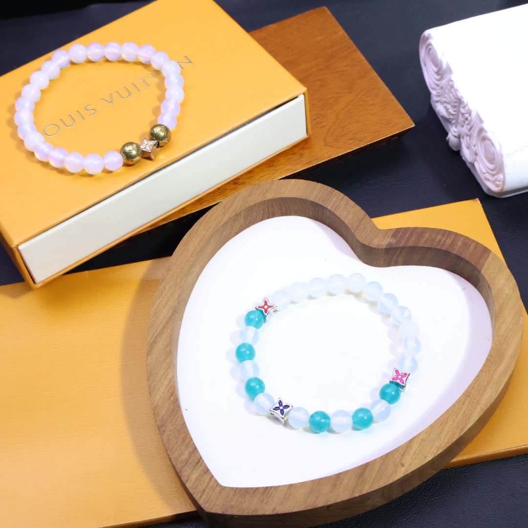 NO:109319,Batch Collection Picture LV Bracelet Trend Circle Entry Ticket!  You can get this latest LV bracelet. Wear it and you will be the most beautiful guy on the street!  Direct supply from the factory, cost-effective. One to one restore authentic craftsmanship, from patterns to materials, every detail is impeccable. LV classic presbyterian flowers are blessed, easily showing extraordinary taste, instantly becoming a fashion trendsetter., jewelry boutique, louis vuitton19860909批 集合图LV手串潮圈入场券！就能收入囊中这款最新LV手串.戴上它,你就是街头最靓的仔！ 工厂直供,性价比拉满. 一比一还原正品工艺,从花纹到材质,每个细节都无可挑剔. LV经典老花加持,轻松彰显非凡品味,秒变时尚弄潮儿.,饰品精品,louis vuitton,Jewelry