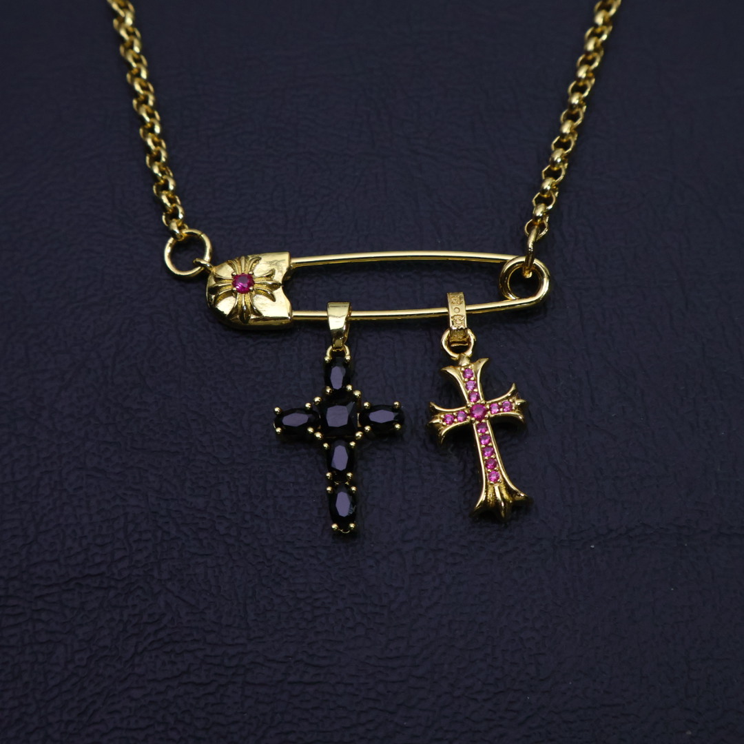 NO:109331,Pick [New Products are on the Shelves] Croxin necklace brooch chain, different pattern design styles, presenting unique cross, Scout flowers are Croxin's ambition, so they last longer. Genuine version Chrome Hearts Croxin's difference between market ordinary light version, match the quality, look at the details of the letter printing, retro, old gray oxygen level. Seiko version!  ~Fashionable fashion essentials for both men and women. Fashion, rock punk, silver style, retro elements. Same style for couples, fine jewelry, chrome hearts, chrome hearts, necklace, brooch, breastpin19860909批［新品上架］ 克罗心项链胸针链,造型不同的花纹设计风格 呈现出与众不同 十字架 童军花是克罗心的志 所以更经久不衰 正品打版Chrome Hearts克罗心区别市场普通轻版 对版对标品质 看字印细节 复古做旧灰氧程度.精工版本！ ～潮流时尚必备 男女均可佩戴 潮流时尚,摇滚朋克泰银风格 复古元素 情侣同款,饰品精品,chrome hearts,chrome hearts,necklace,brooch，breastpin,Jewelry