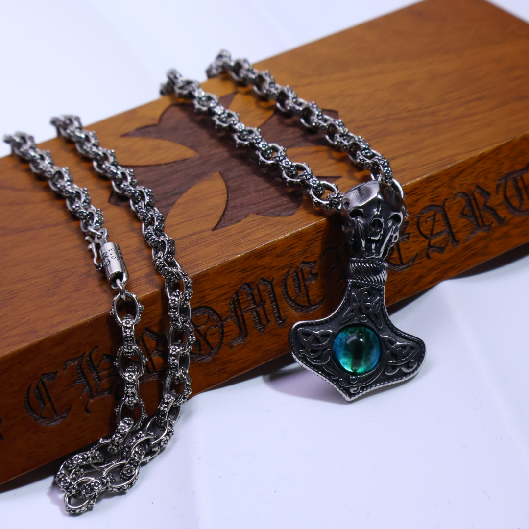 NO:110079,Crosin Crosin Crosin handmade chain necklace cross and scout flower elements, full of Crosin’s iconic style, unique and classic, so you don’t have to worry about outdated. The authentic version is super online, the texture is super online. Retro and old craftsmanship, the high-end gray tone oxidation is just right, the Thai silver style is full, the rock punk style is full, it is cool and cool. Both men and women can wear it, and couples wear it together with a CP feeling. You won’t make any mistakes when going out on the street, music festival, and parties in daily life, and you will easily become the focus of the crowd. Direct sales by the manufacturer, invincible cost-effectiveness. The hot-selling products that have always been paired with fashionable clothes, and the personality and trend will be immediately available. Trendy must-have items, close your eyes and you won’t lose money!  Inventory is limited, place an order quickly, don’t wait until the stock is out before regretting it!  , jewelry boutique, chrome hearts, necklace19860909批［精工版本］ 克罗心克罗心手工链项链十字架和童军花元素,满满的克罗心标志性风格,独特又经典,完全不用担心过时. 正品打版,质感超在线.复古做旧工艺,高级灰调氧化恰到好处,泰银风格拉满,摇滚朋克风十足,又酷又飒. 男女都能戴,情侣一起戴超有CP感,日常出街、音乐节、派对,怎么搭都不会出错,轻松成为人群焦点. 厂家直销,性价比无敌.一直热卖的爆款,随便搭配时尚衣服,个性潮流立马就有了.潮流必备单品,闭眼入不亏！ 库存有限,火速下单,别等断货才后悔！,饰品精品,chrome hearts,necklace,Jewelry