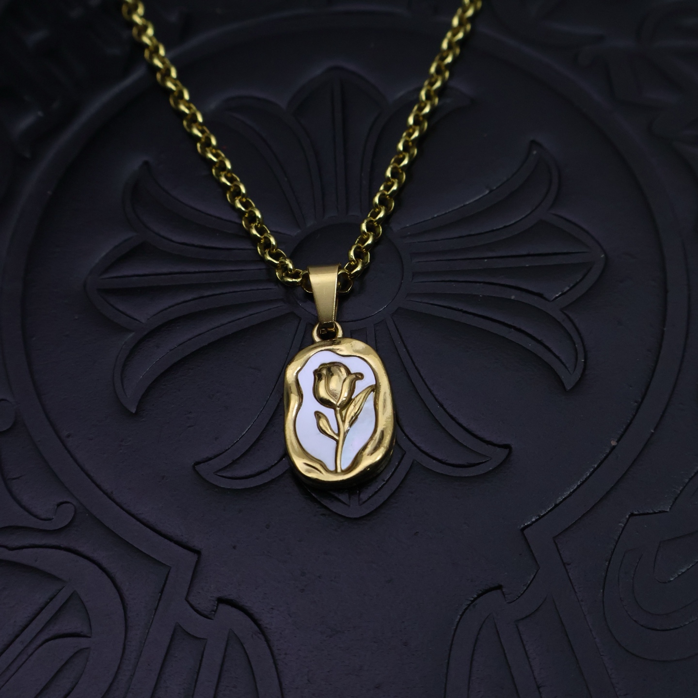 NO:111037,Pick [New Products are on the Shelves] Croxin necklace, different pattern design styles, presenting uniqueness. Cross. Scout flowers are Croxin's ambitions, so they last longer. Genuine versions are Chrome Hearts. Croxin's market ordinary light version. The version is benchmarked against the quality. Look at the details of the letter printing. The degree of retro old gray oxygen. Seiko version!  ~First fashion, both men and women can wear it. Fashion, rock punk, silver style, retro elements, same style for couples, fine jewelry, chrome hearts, chrome hearts, necklace19860909批［新品上架］ 克罗心项链,造型不同的花纹设计风格 呈现出与众不同 十字架 童军花是克罗心的志 所以更经久不衰 正品打版Chrome Hearts克罗心区别市场普通轻版 对版对标品质 看字印细节 复古做旧灰氧程度.精工版本！ ～潮流时尚必备 男女均可佩戴 潮流时尚,摇滚朋克泰银风格 复古元素 情侣同款,饰品精品,chrome hearts,chrome hearts,necklace,Jewelry