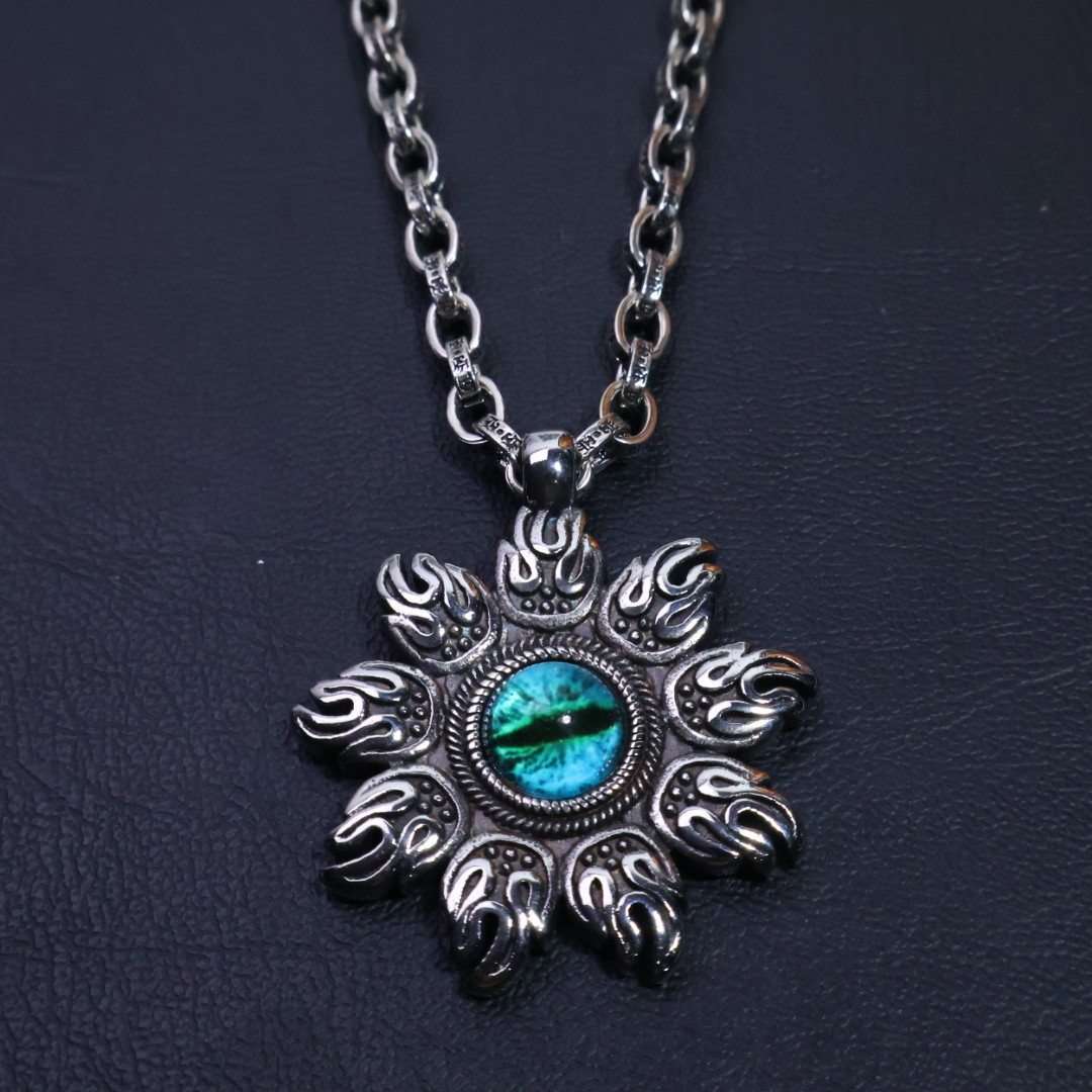 NO:111460,Pick [New Products are on the Shelves] Croxin necklace, different pattern design styles, presenting uniqueness. Cross. Scout flowers are Croxin's ambitions, so they last longer. Genuine versions are Chrome Hearts. Croxin's market ordinary light version. The version is benchmarked against the quality. Look at the details of the letter printing. The degree of retro old gray oxygen. Seiko version!  ~First fashion, both men and women can wear it. Fashion, rock punk, silver style, retro elements, same style for couples, fine jewelry, chrome hearts, chrome hearts, necklace19860909批［新品上架］ 克罗心项链,造型不同的花纹设计风格 呈现出与众不同 十字架 童军花是克罗心的志 所以更经久不衰 正品打版Chrome Hearts克罗心区别市场普通轻版 对版对标品质 看字印细节 复古做旧灰氧程度.精工版本！ ～潮流时尚必备 男女均可佩戴 潮流时尚,摇滚朋克泰银风格 复古元素 情侣同款,饰品精品,chrome hearts,chrome hearts,necklace,Jewelry