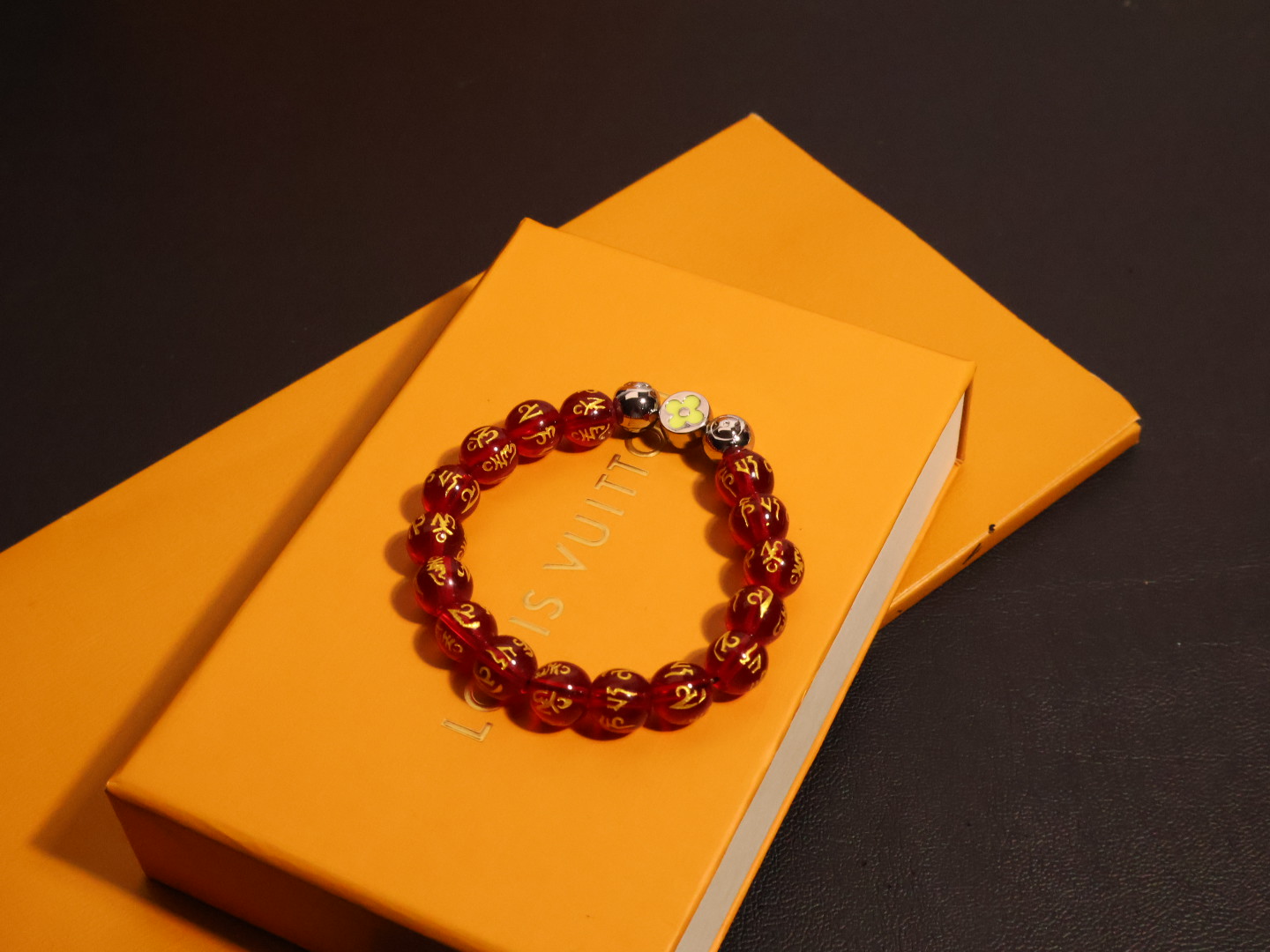 NO:111463,The counter of LV bead bracelets has a perfect replacement!  LV Louis Vuitton same origin design, blending multi-element agate with Thai silver, G-Dragon bracelet, retro and old texture full. Authentic 1:1 mold opening, pure hand-crafted every detail, official website trend one-click copy, couples with both men and women, rock punk style suitable for all outfits., jewelry boutique, louis vuitton, louis vuitton, bracelet19860909批LV珠子手链专柜工艺完美平替！LV路易威登同源设计,融合多元素玛瑙与泰银,权志龙同款手链,复古做旧质感拉满.正品1:1开模,纯手工雕琢每一处细节,官网潮流一键复制,男女通杀的情侣爆款,摇滚朋克风适配所有穿搭.,饰品精品,louis vuitton,louis vuitton,bracelet,Jewelry