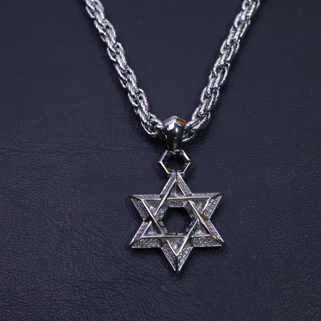 NO:112038,Pick [New Products are on the Shelves] Croxin necklace, different pattern design styles, presenting uniqueness. Cross. Scout flowers are Croxin's ambitions, so they last longer. Genuine versions are Chrome Hearts. Croxin's market ordinary light version. The version is benchmarked against the quality. Look at the details of the letter printing. The degree of retro old gray oxygen. Seiko version!  ~First fashion, both men and women can wear it. Fashion, rock punk, silver style, retro elements, same style for couples, fine jewelry, chrome hearts, chrome hearts, necklace19860909批［新品上架］ 克罗心项链,造型不同的花纹设计风格 呈现出与众不同 十字架 童军花是克罗心的志 所以更经久不衰 正品打版Chrome Hearts克罗心区别市场普通轻版 对版对标品质 看字印细节 复古做旧灰氧程度.精工版本！ ～潮流时尚必备 男女均可佩戴 潮流时尚,摇滚朋克泰银风格 复古元素 情侣同款,饰品精品,chrome hearts,chrome hearts,necklace,Jewelry