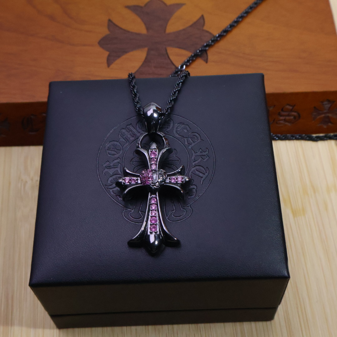 NO:112385,Pick [New Products are on the Shelves] Croxin necklace, different pattern design styles, presenting uniqueness. Cross. Scout flowers are Croxin's ambitions, so they last longer. Genuine versions are Chrome Hearts. Croxin's market ordinary light version. The version is benchmarked against the quality. Look at the details of the letter printing. The degree of retro old gray oxygen. Seiko version!  ~First fashion, both men and women can wear it. Fashion, rock punk, silver style, retro elements, same style for couples, fine jewelry, chrome hearts, chrome hearts, necklace19860909批［新品上架］ 克罗心项链,造型不同的花纹设计风格 呈现出与众不同 十字架 童军花是克罗心的志 所以更经久不衰 正品打版Chrome Hearts克罗心区别市场普通轻版 对版对标品质 看字印细节 复古做旧灰氧程度.精工版本！ ～潮流时尚必备 男女均可佩戴 潮流时尚,摇滚朋克泰银风格 复古元素 情侣同款,饰品精品,chrome hearts,chrome hearts,necklace,Jewelry