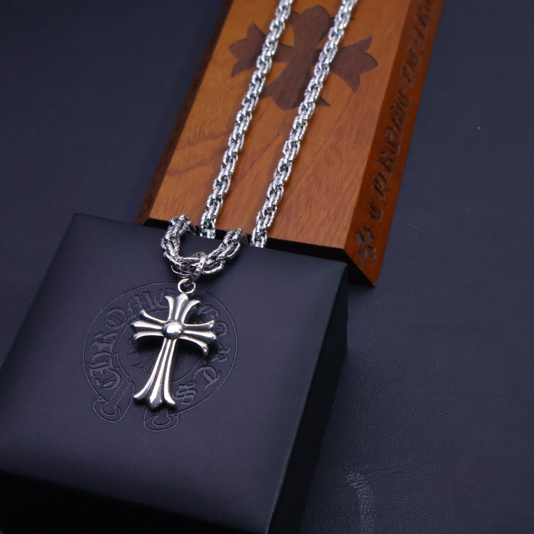 ［爆款推荐］𝐂𝐡𝐫𝐨𝐦𝐞 𝐡𝐞𝐚𝐫𝐭𝐬 克罗心✝️项链，麻花链🤩帅爆了克罗心项链 ⚜️造型不同的花纹设计