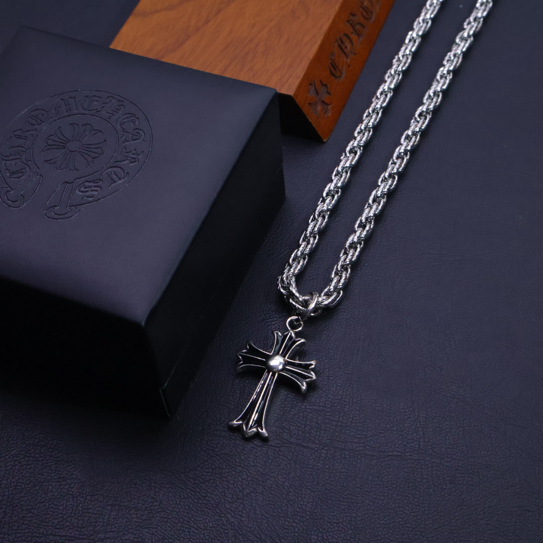 ［爆款推荐］𝐂𝐡𝐫𝐨𝐦𝐞 𝐡𝐞𝐚𝐫𝐭𝐬 克罗心✝️项链，麻花链🤩帅爆了克罗心项链 ⚜️造型不同的花纹设计