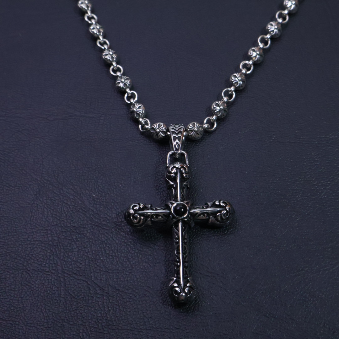 NO:112732,Pick [New Products are on the Shelves] Croxin necklace, different pattern design styles, presenting uniqueness. Cross. Scout flowers are Croxin's ambitions, so they last longer. Genuine versions are Chrome Hearts. Croxin's market ordinary light version. The version is benchmarked against the quality. Look at the details of the letter printing. The degree of retro old gray oxygen. Seiko version!  ~First fashion, both men and women can wear it. Fashion, rock punk, silver style, retro elements, same style for couples, fine jewelry, chrome hearts, chrome hearts, necklace19860909批［新品上架］ 克罗心项链,造型不同的花纹设计风格 呈现出与众不同 十字架 童军花是克罗心的志 所以更经久不衰 正品打版Chrome Hearts克罗心区别市场普通轻版 对版对标品质 看字印细节 复古做旧灰氧程度.精工版本！ ～潮流时尚必备 男女均可佩戴 潮流时尚,摇滚朋克泰银风格 复古元素 情侣同款,饰品精品,chrome hearts,chrome hearts,necklace,Jewelry
