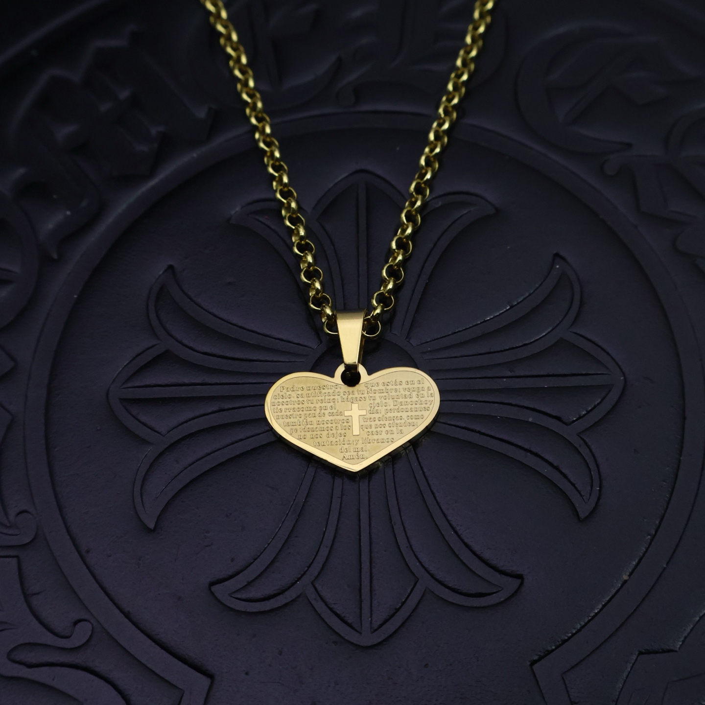 NO:113528,[Recommended for hot products] Croxin necklace, bubbly chain is so cool that Croxin necklace. Different pattern design styles show uniqueness. Cross Scout flowers are the logo of Croxin, so they last longer. Genuine version Chrome Hearts Croxin difference market ordinary light version comparison quality retro old gray oxygen level. ~ Trendy and fashion essentials can be worn by both men and women. Trendy and fashionable, rock punk silver style retro elements. The same style of couples is full of fashion sense. The manufacturer direct sales are from manufacturers, and the personality is versatile and trendy versatile. This model has been released. Croxin is very good to match fashionable clothes, jewelry quality, chrome hearts, chrome hearts, necklace19860909批［爆款推荐］ 克罗心项链,麻花链帅爆了克罗心项链 造型不同的花纹设计风格 呈现出与众不同 十字架 童军花是克罗心的标志所以更经久不衰 正品打版Chrome Hearts克罗心区别市场普通轻版对版对标品质 复古做旧灰氧程度.～潮流时尚必备 男女均可佩戴 潮流时尚,摇滚朋克泰银风格 复古元素 情侣同款时尚感十足厂家直销,个性百搭潮流百搭款. 这款一直在出 克罗心里面热卖款 非常好搭配时尚衣服,饰品精品,chrome hearts,chrome hearts,necklace,Jewelry