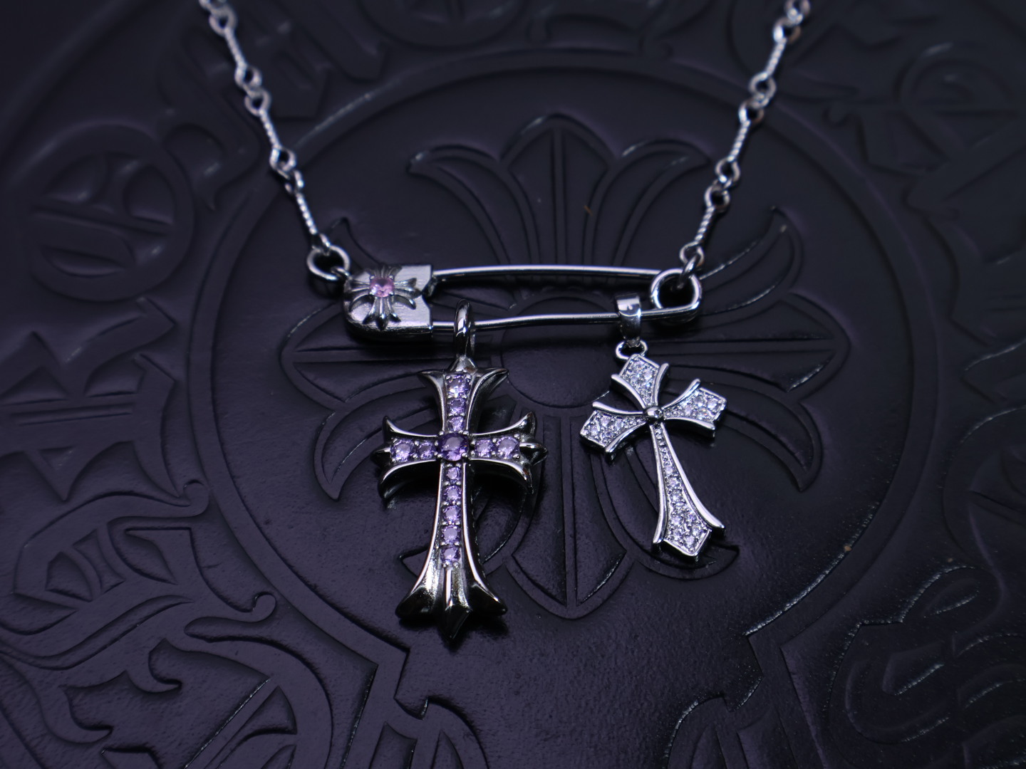 ［新品上架］𝐂𝐡𝐫𝐨𝐦𝐞 𝐡𝐞𝐚𝐫𝐭𝐬 克罗心项链胸针链✝️，🆕造型不同的花纹设计风格 呈现出与众不同 