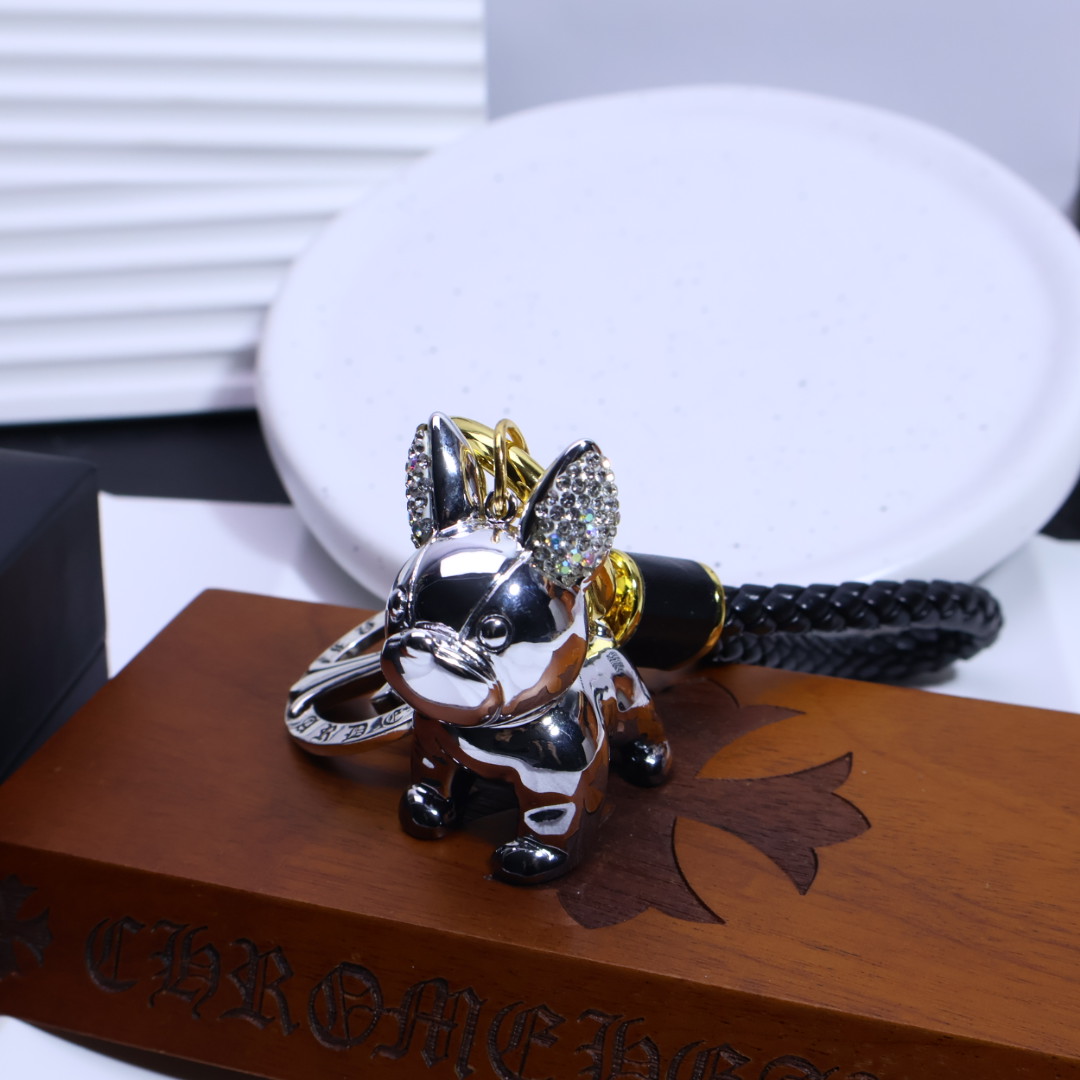 “Chrome Hearts P400 Cross Key: Glamorous and Durable Decorative Accessory for Couples” - 图片 5