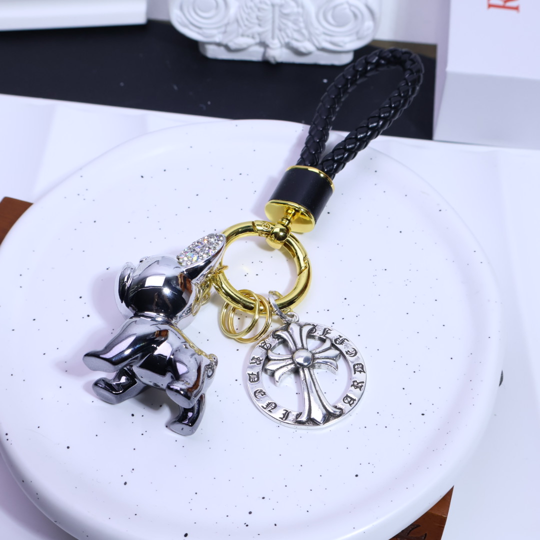 “Chrome Hearts P400 Cross Key: Glamorous and Durable Decorative Accessory for Couples” - 图片 4