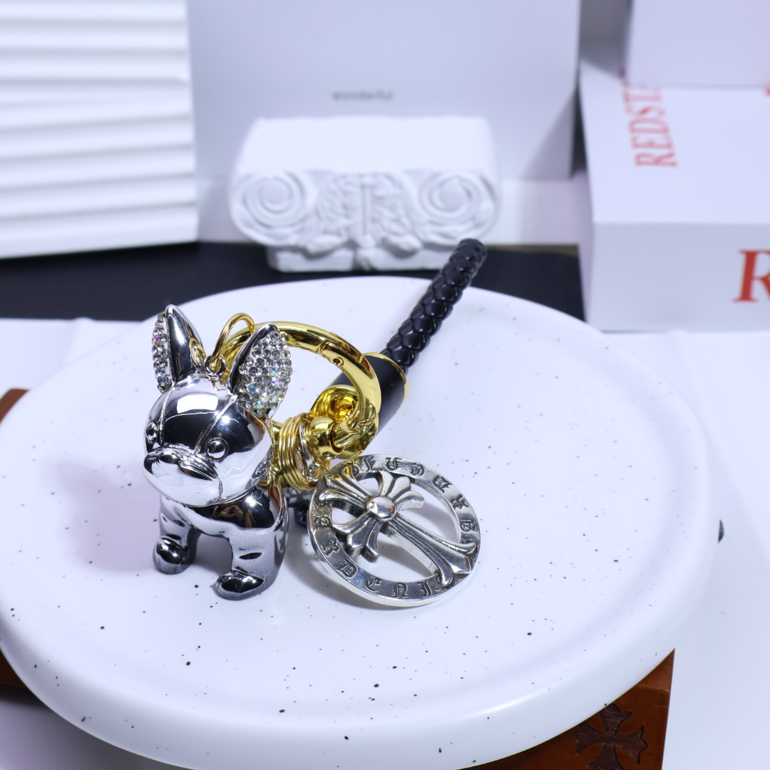 “Chrome Hearts P400 Cross Key: Glamorous and Durable Decorative Accessory for Couples” - 图片 3