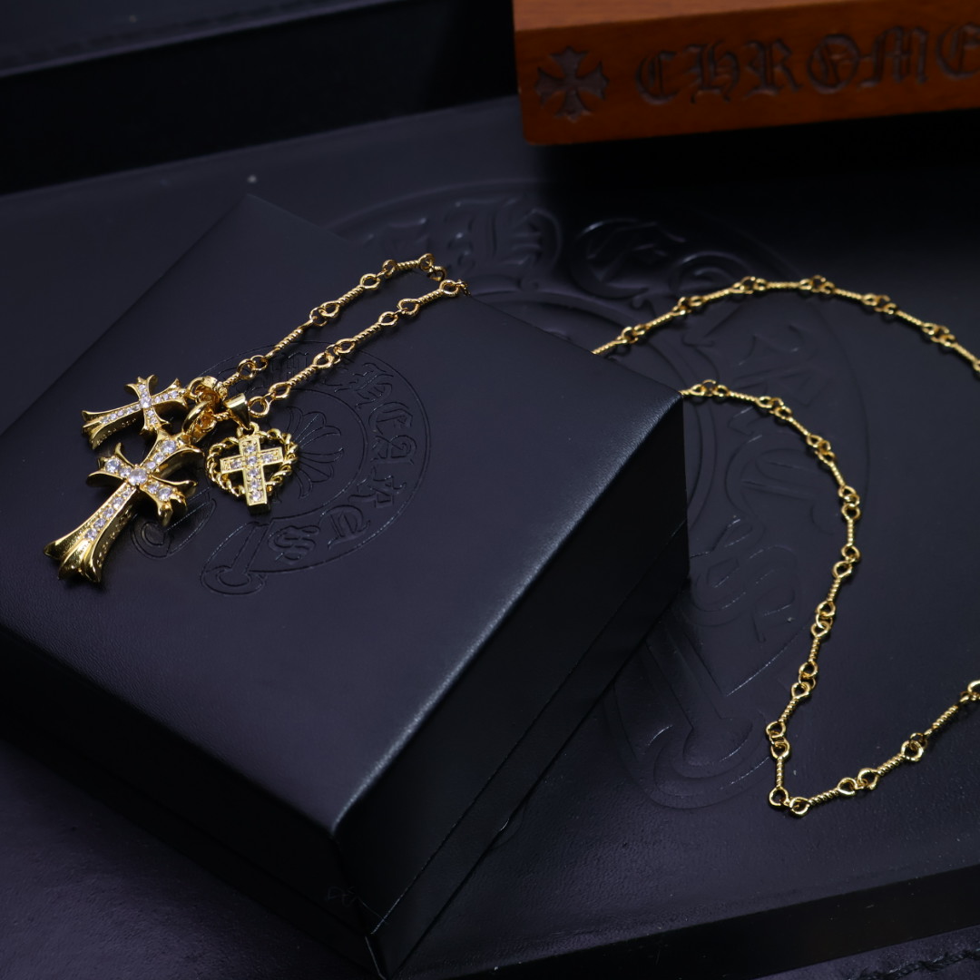 ［爆款推荐］💛𝐂𝐡𝐫𝐨𝐦𝐞 𝐡𝐞𝐚𝐫𝐭𝐬 克罗心项链，胸针链🤩帅爆了最新款克罗心项链 ⚜️造型不同的花纹