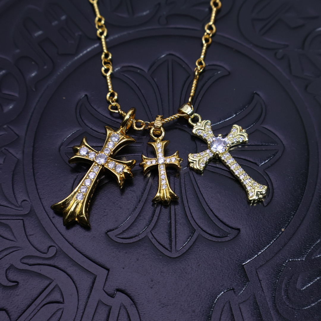 ［爆款推荐］💛𝐂𝐡𝐫𝐨𝐦𝐞 𝐡𝐞𝐚𝐫𝐭𝐬 克罗心项链，胸针链🤩帅爆了最新款克罗心项链 ⚜️造型不同的花纹