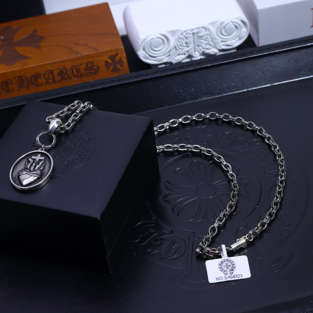 ［爆款推荐］𝐂𝐡𝐫𝐨𝐦𝐞 𝐡𝐞𝐚𝐫𝐭𝐬 克罗心✝️项链，字母链🤩帅爆了最新款克罗心项链 ⚜️造型不同的花