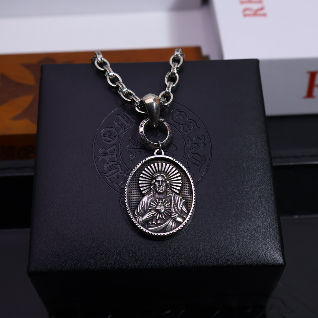 ［爆款推荐］𝐂𝐡𝐫𝐨𝐦𝐞 𝐡𝐞𝐚𝐫𝐭𝐬 克罗心✝️项链，字母链🤩帅爆了最新款克罗心项链 ⚜️造型不同的花