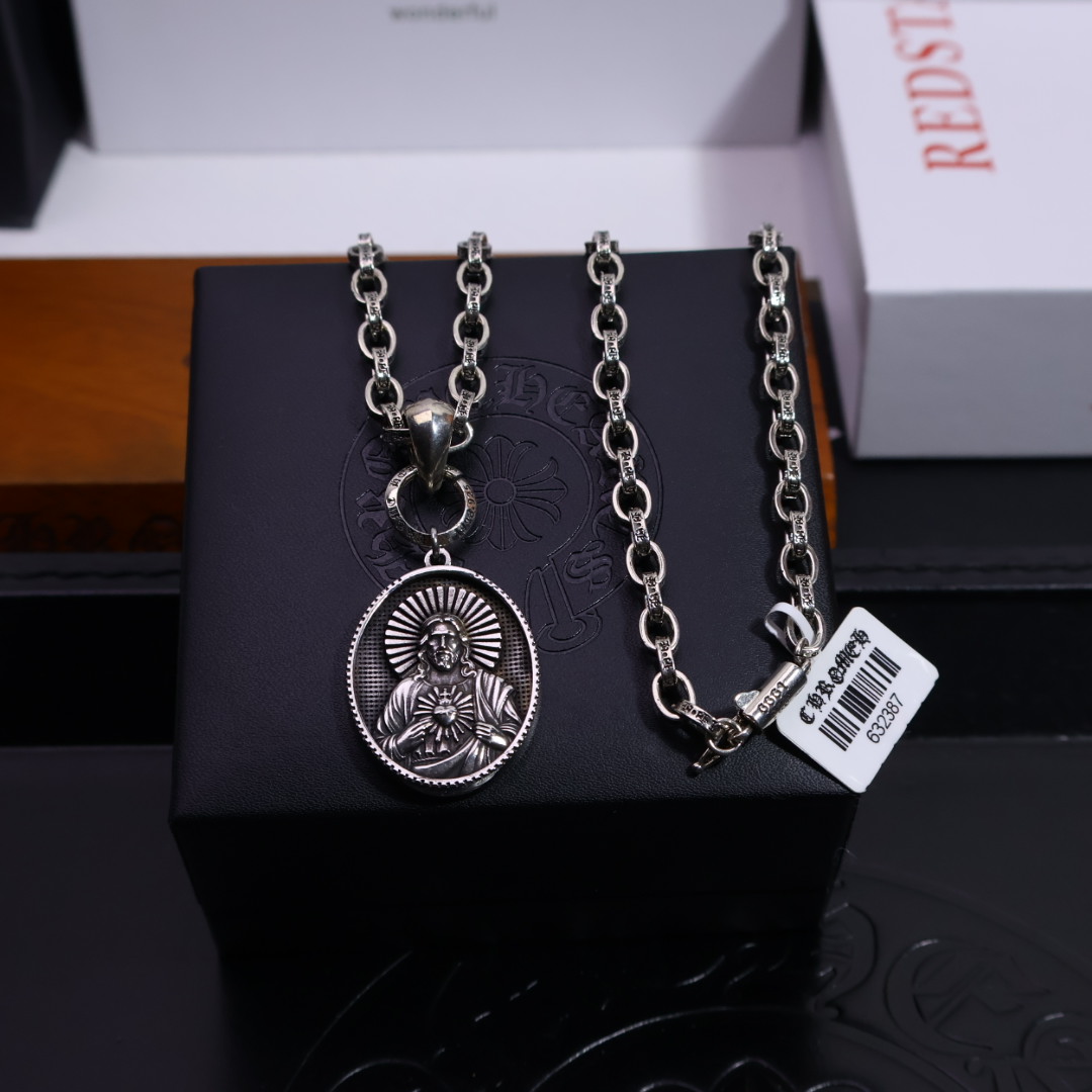 ［爆款推荐］𝐂𝐡𝐫𝐨𝐦𝐞 𝐡𝐞𝐚𝐫𝐭𝐬 克罗心✝️项链，字母链🤩帅爆了最新款克罗心项链 ⚜️造型不同的花