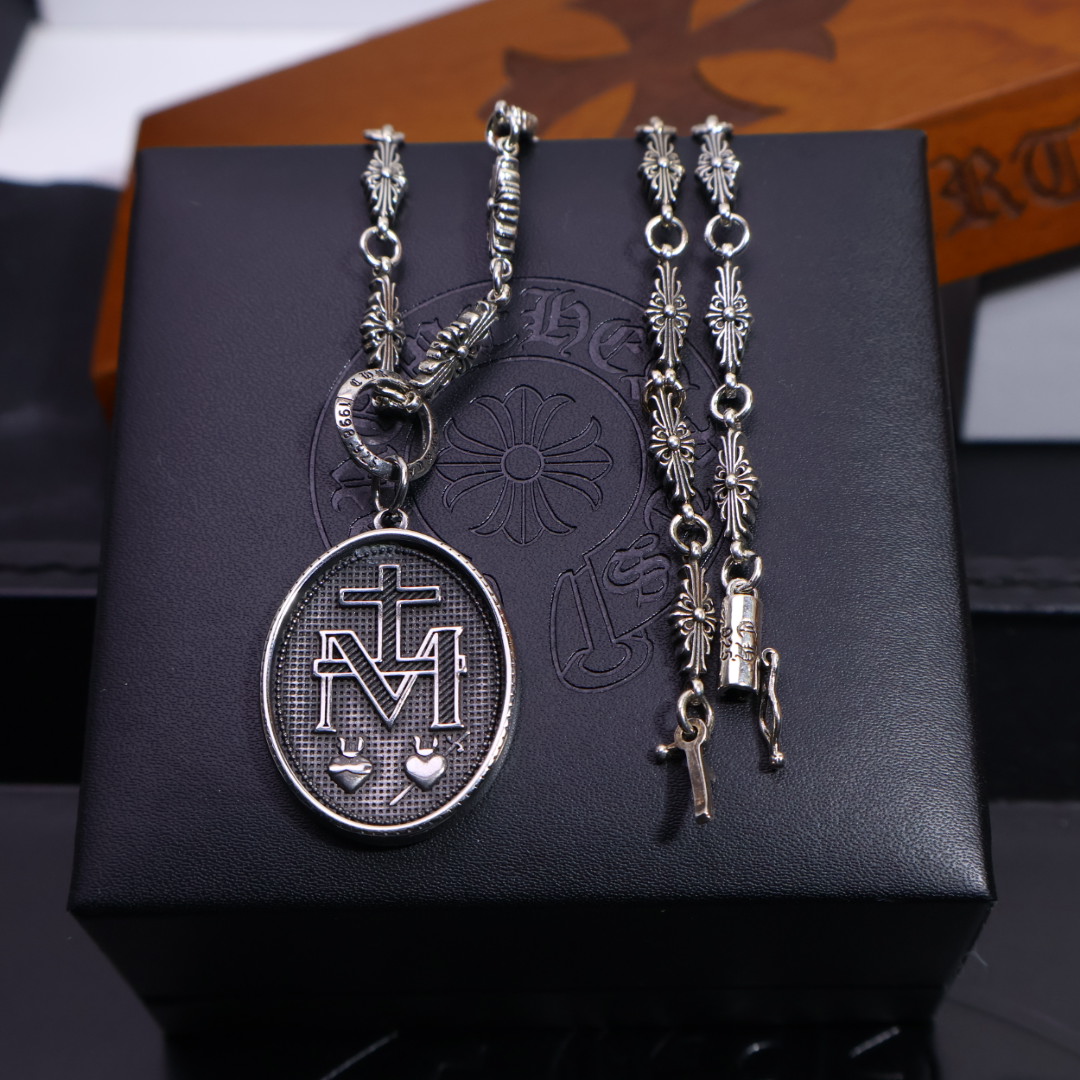 𝐂𝐡𝐫𝐨𝐦𝐞 𝐡𝐞𝐚𝐫𝐭𝐬 克罗心项链✝️，🆕造型不同的花纹设计风格 呈现出与众不同 十字架 童军花是克