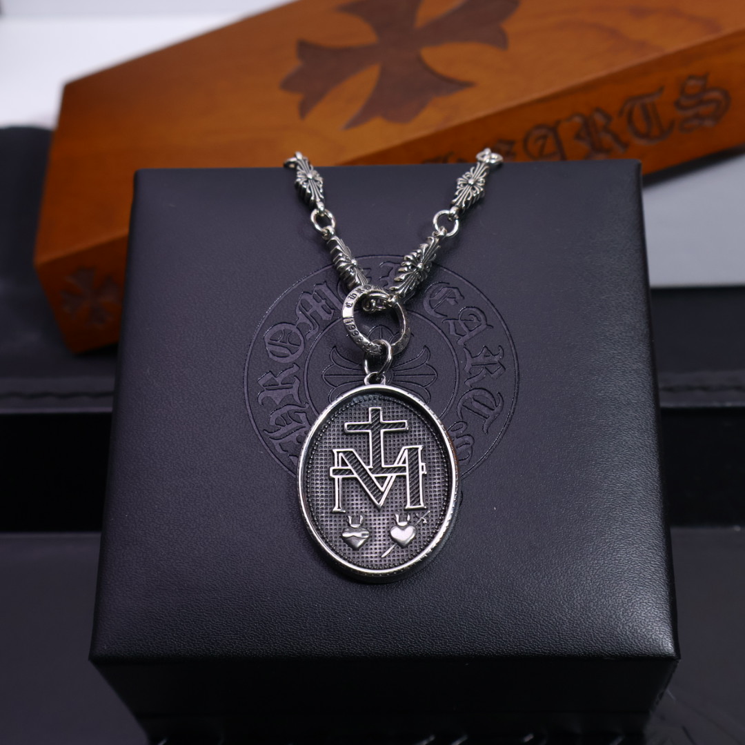 𝐂𝐡𝐫𝐨𝐦𝐞 𝐡𝐞𝐚𝐫𝐭𝐬 克罗心项链✝️，🆕造型不同的花纹设计风格 呈现出与众不同 十字架 童军花是克
