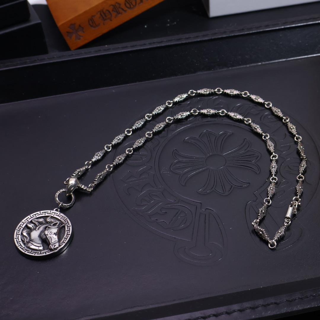 𝐂𝐡𝐫𝐨𝐦𝐞 𝐡𝐞𝐚𝐫𝐭𝐬 克罗心项链✝️，🆕造型不同的花纹设计风格 呈现出与众不同 十字架 童军花是克