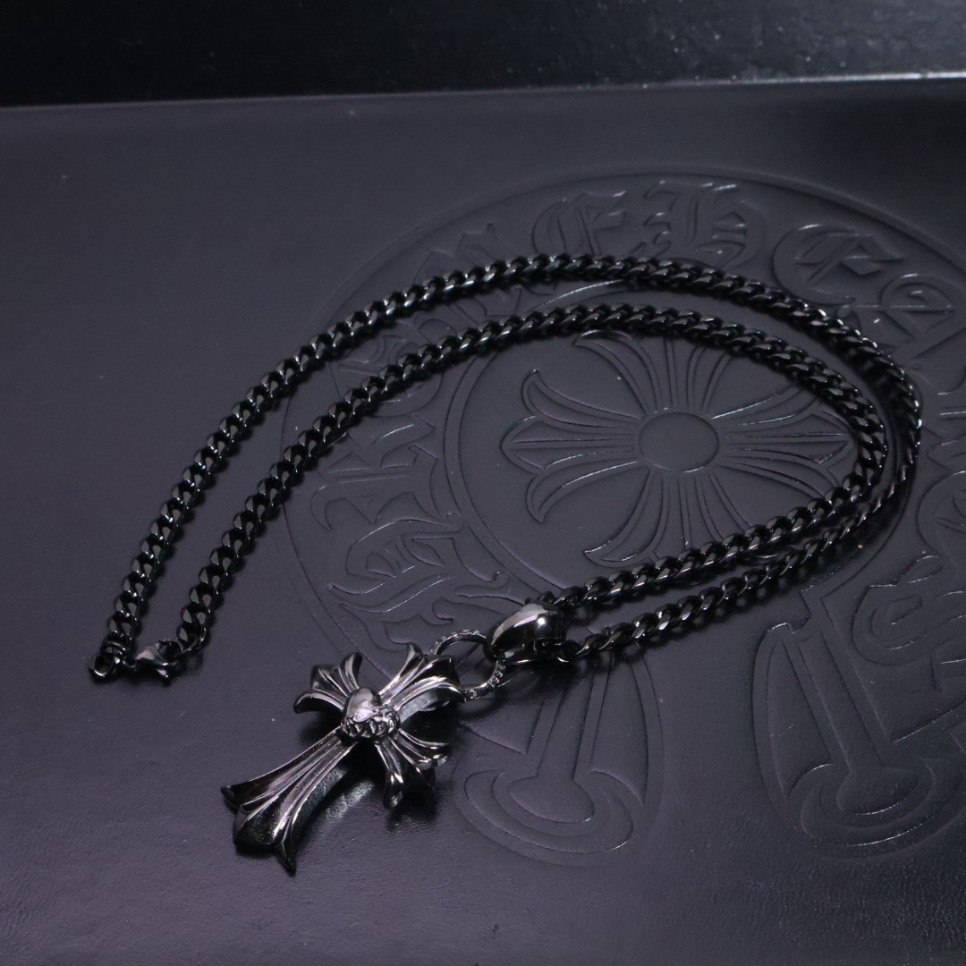 𝐂𝐡𝐫𝐨𝐦𝐞 𝐡𝐞𝐚𝐫𝐭𝐬 克罗心黑金项链✝️，🆕造型不同的花纹设计风格 呈现出与众不同 十字架 童军花