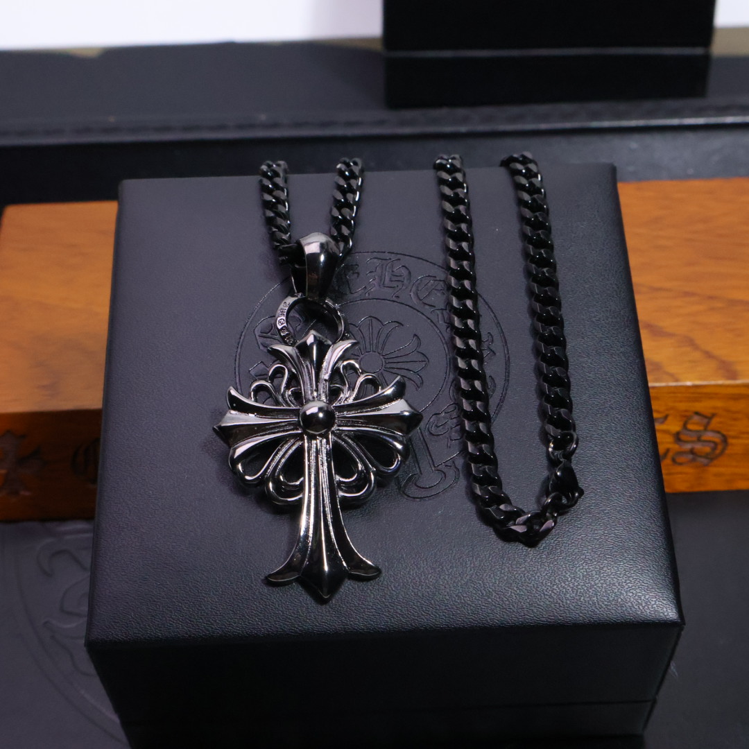 𝐂𝐡𝐫𝐨𝐦𝐞 𝐡𝐞𝐚𝐫𝐭𝐬 克罗心黑金项链✝️，🆕造型不同的花纹设计风格 呈现出与众不同 十字架 童军花
