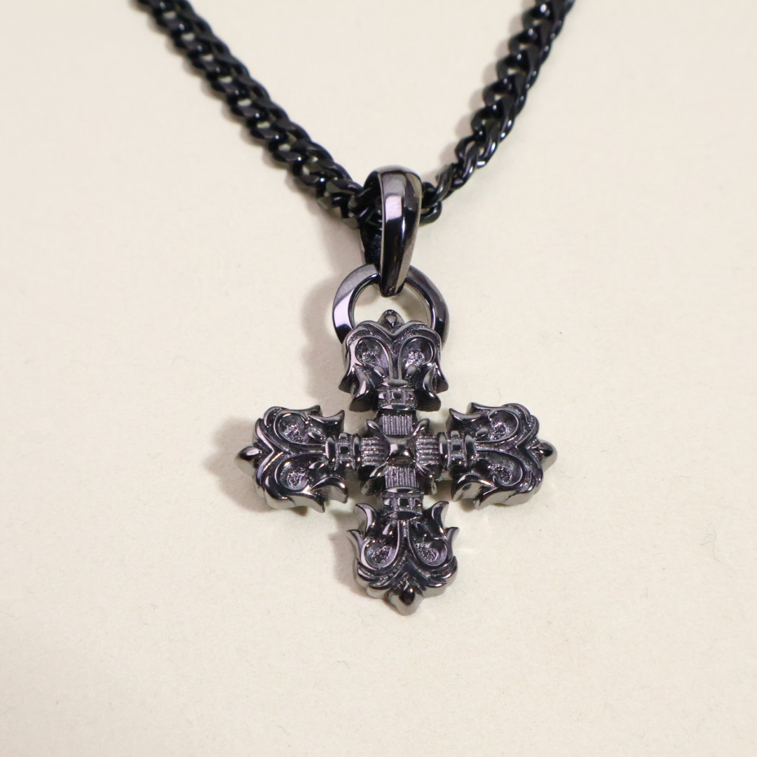 Collar Chrome Hearts Cruz Negra y Dorada con Diseño Exclusivo Unisex 3 i1749006060260 3117 0 1