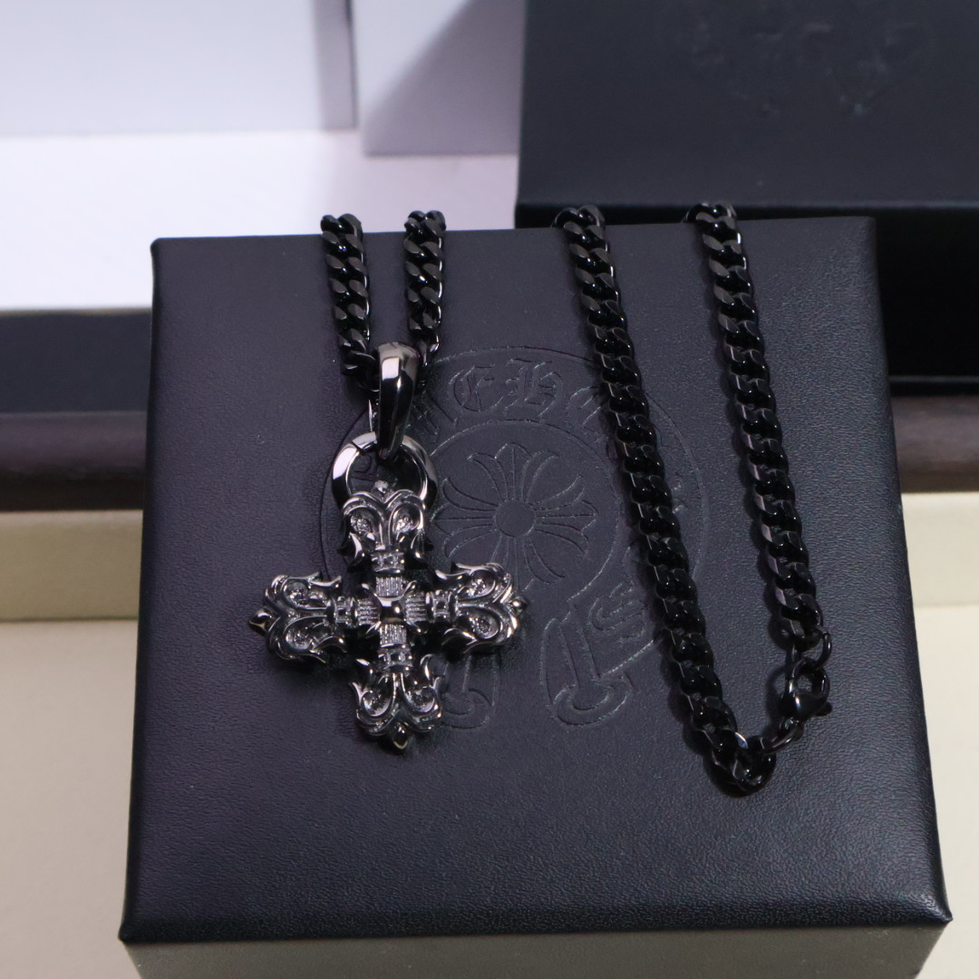 Collar Chrome Hearts Cruz Negra y Dorada con Diseño Exclusivo Unisex 9 i1749006060260 959 0 7