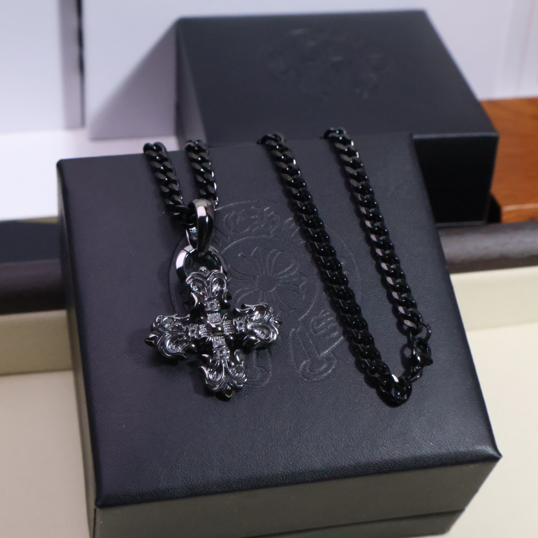 Collar Chrome Hearts Cruz Negra y Dorada con Diseño Exclusivo Unisex 10 i1749006060696 8740 0 8