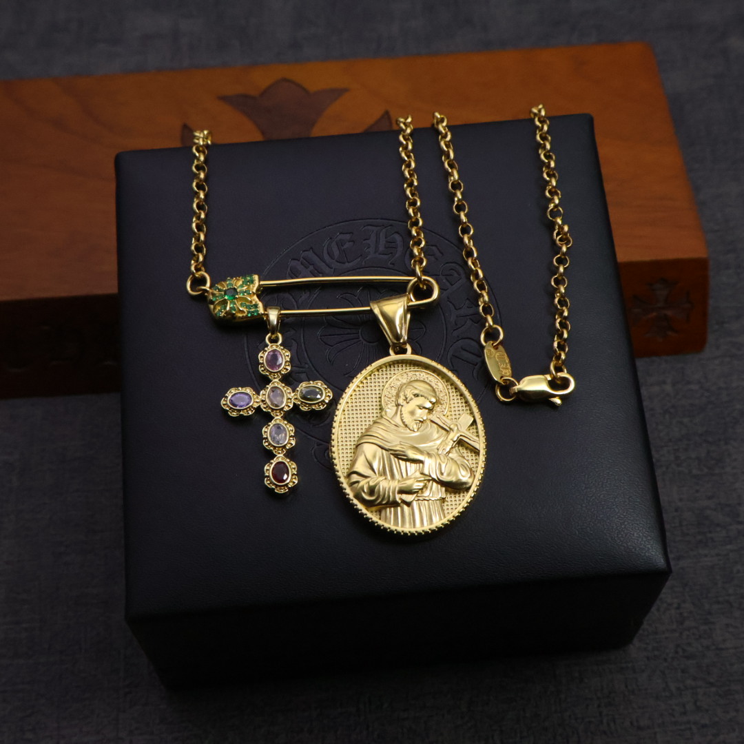 𝐂𝐡𝐫𝐨𝐦𝐞 𝐡𝐞𝐚𝐫𝐭𝐬 克罗心胸针链✝️🆕造型不同的花纹设计风格 呈现出与众不同 十字架 童军花是克
