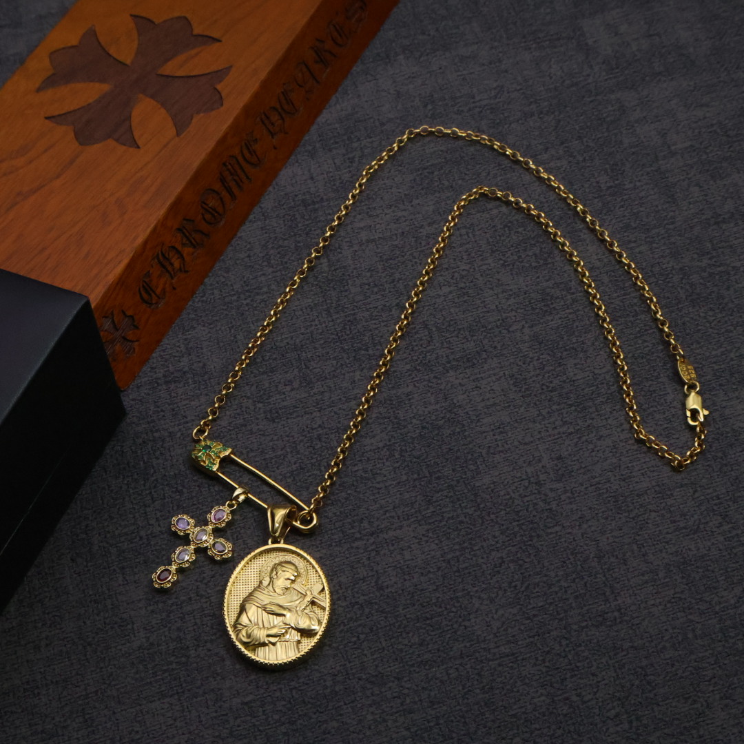 𝐂𝐡𝐫𝐨𝐦𝐞 𝐡𝐞𝐚𝐫𝐭𝐬 克罗心胸针链✝️🆕造型不同的花纹设计风格 呈现出与众不同 十字架 童军花是克