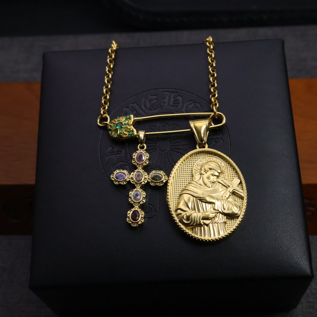 𝐂𝐡𝐫𝐨𝐦𝐞 𝐡𝐞𝐚𝐫𝐭𝐬 克罗心胸针链✝️🆕造型不同的花纹设计风格 呈现出与众不同 十字架 童军花是克