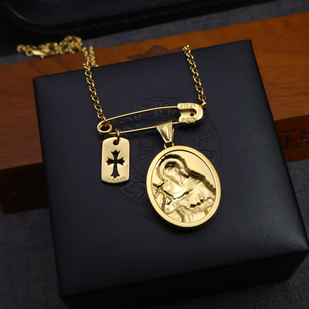  𝐂𝐡𝐫𝐨𝐦𝐞 𝐡𝐞𝐚𝐫𝐭𝐬克罗心胸针链✝️🆕造型不同的花纹设计风格 呈现出与众不同 十字架 童军花是克